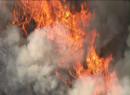 Raw: Wildfire Threatens Homes, Shuts Down Freeway Lanes Near Los Angeles