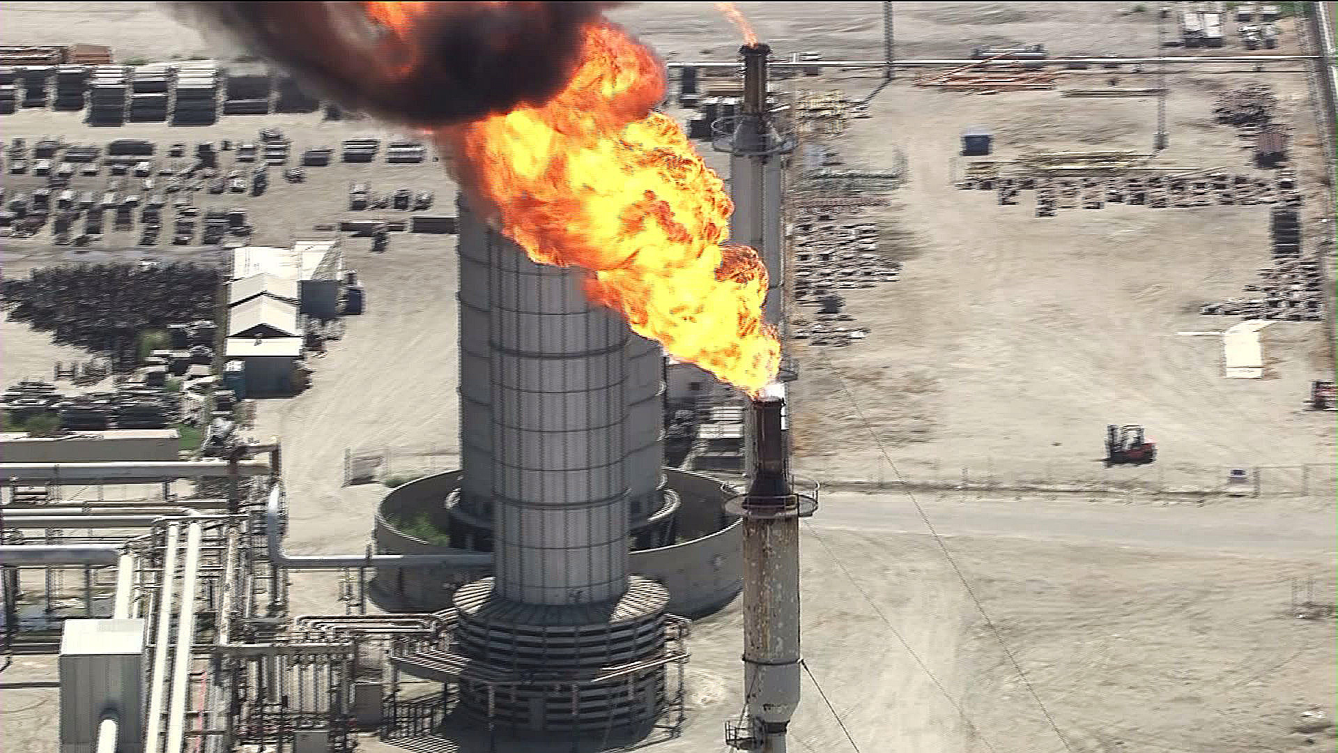 filephoto Exxon Mobile Refinery Torrance Flaring