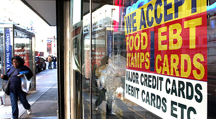 A sign in a market window advertises the acceptance of food stamps on October 7, 2010 in New York City. (Credit: Spencer Platt/Getty Images)