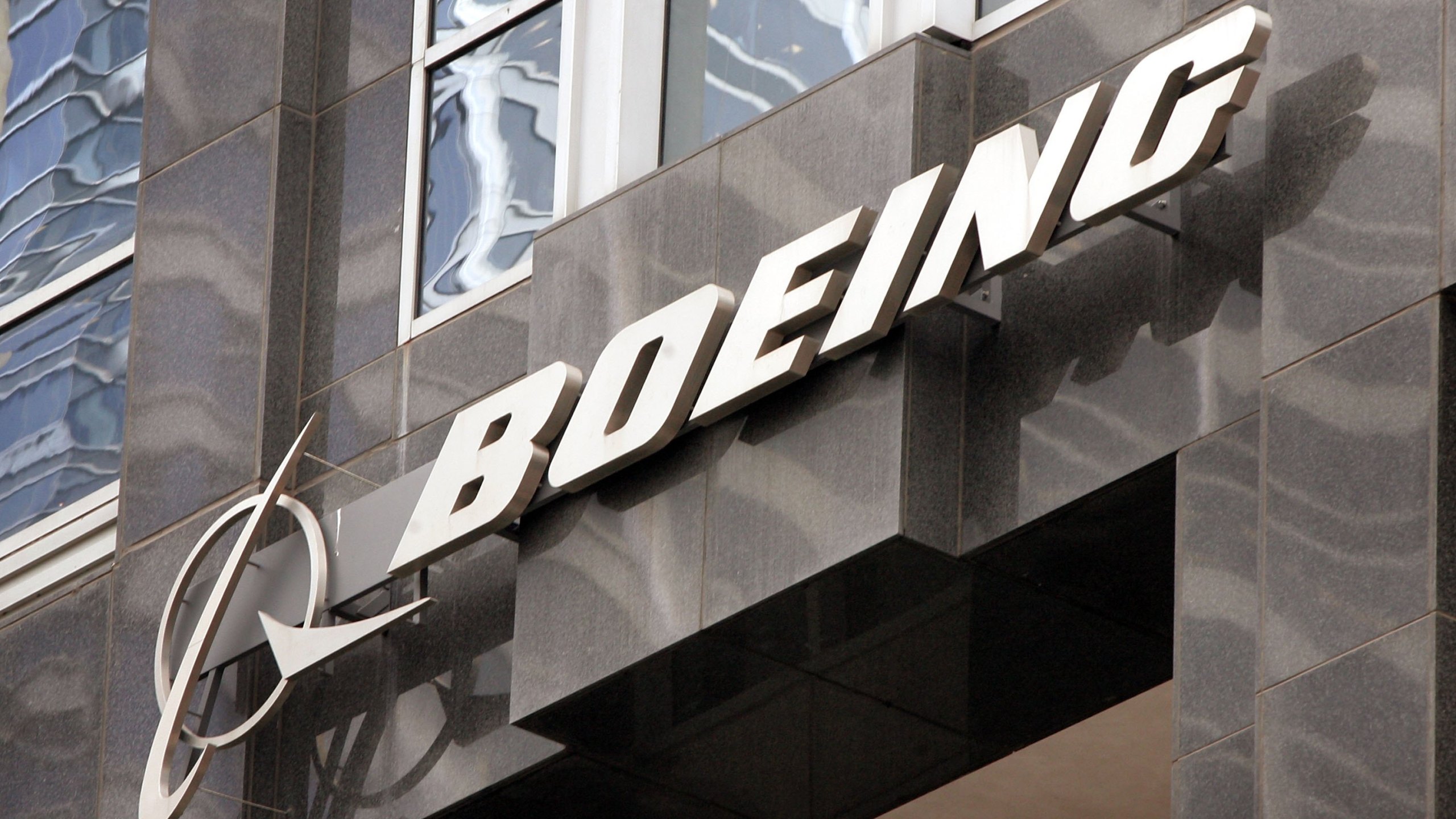 The Boeing logo hangs on the corporate world headquarters building of Boeing November 28, 2006 in Chicago, Illinois. (Scott Olson/Getty Images)