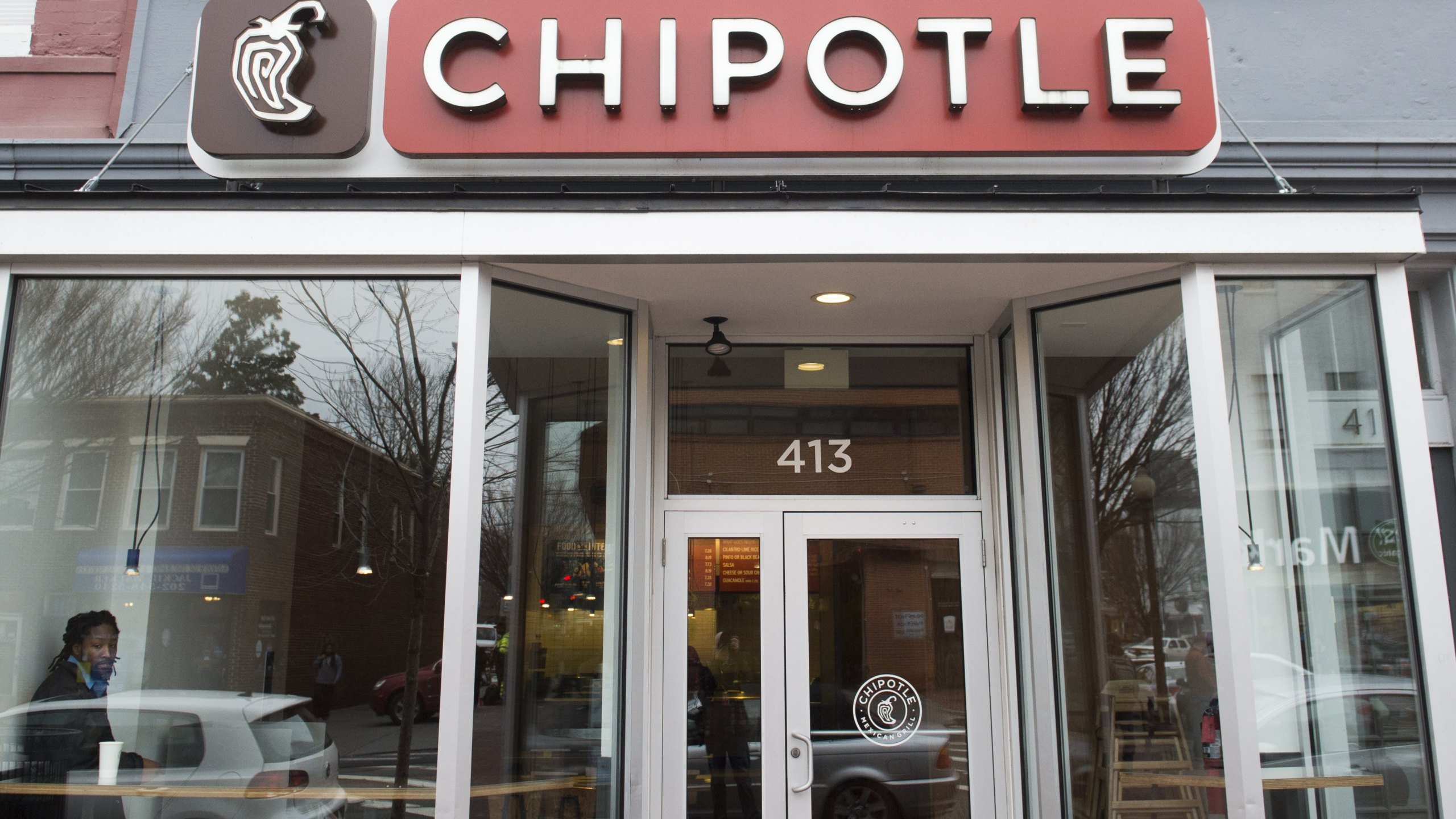 A Chipotle Mexican Grill restaurant is seen in Washington, D.C., Dec. 22, 2015. (Credit: SAUL LOEB/AFP/Getty Images)