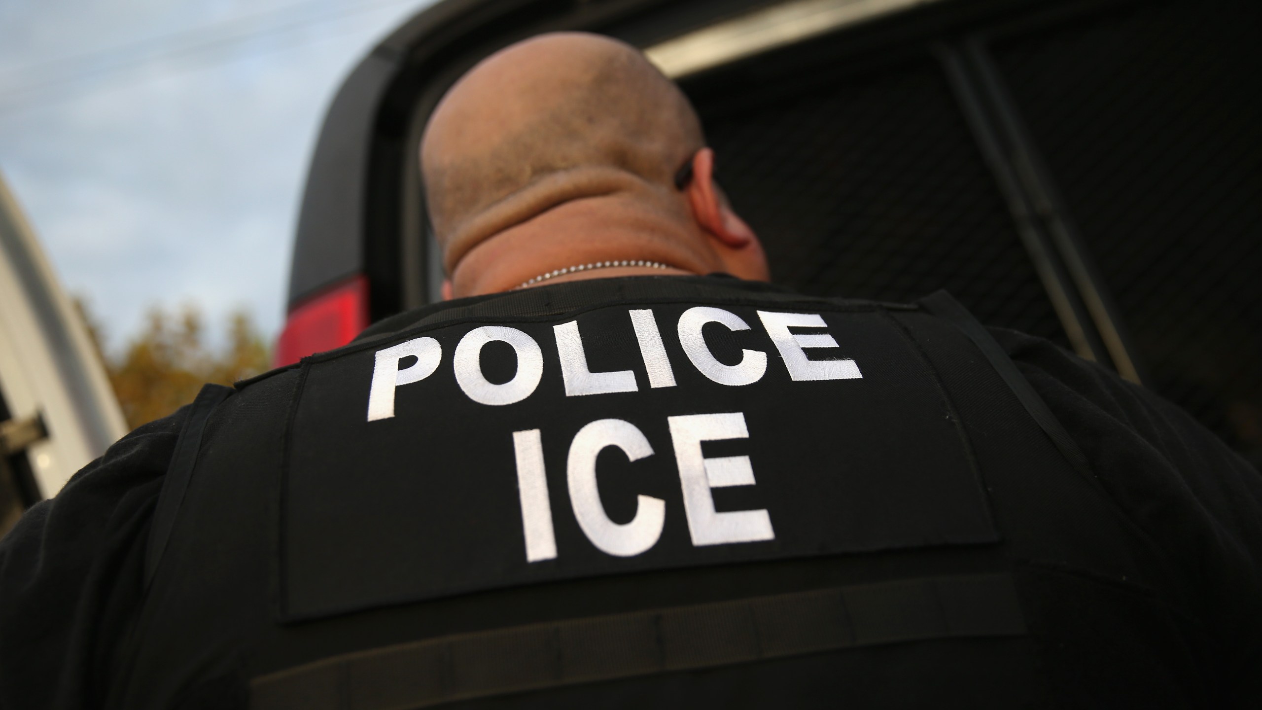 U.S. Immigration and Customs Enforcement (ICE) agents detain an immigrant on Oct. 14, 2015, in Los Angeles. (Credit: John Moore/Getty Images)