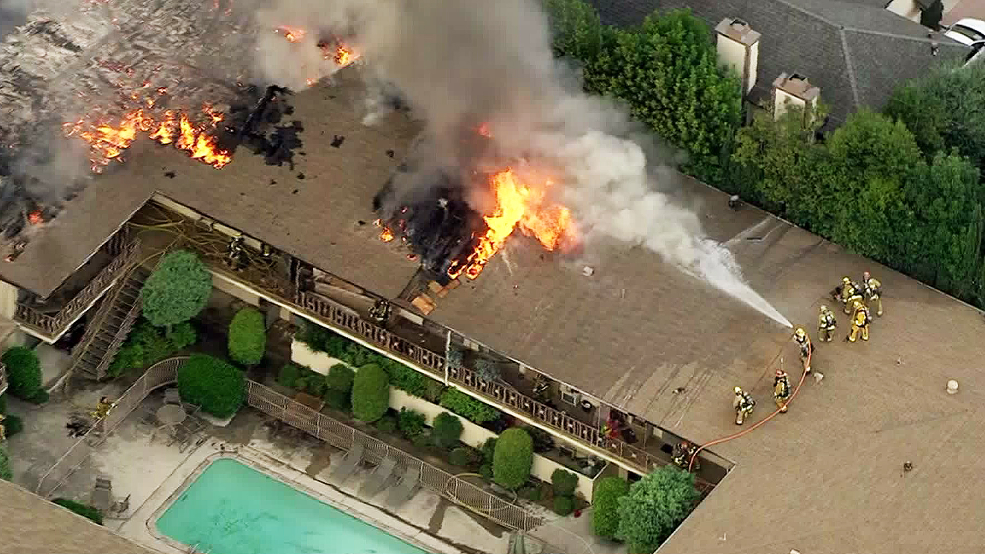 Firefighters battle a blaze in Arcadia on Aug. 3, 2017. (Credit: KTLA)