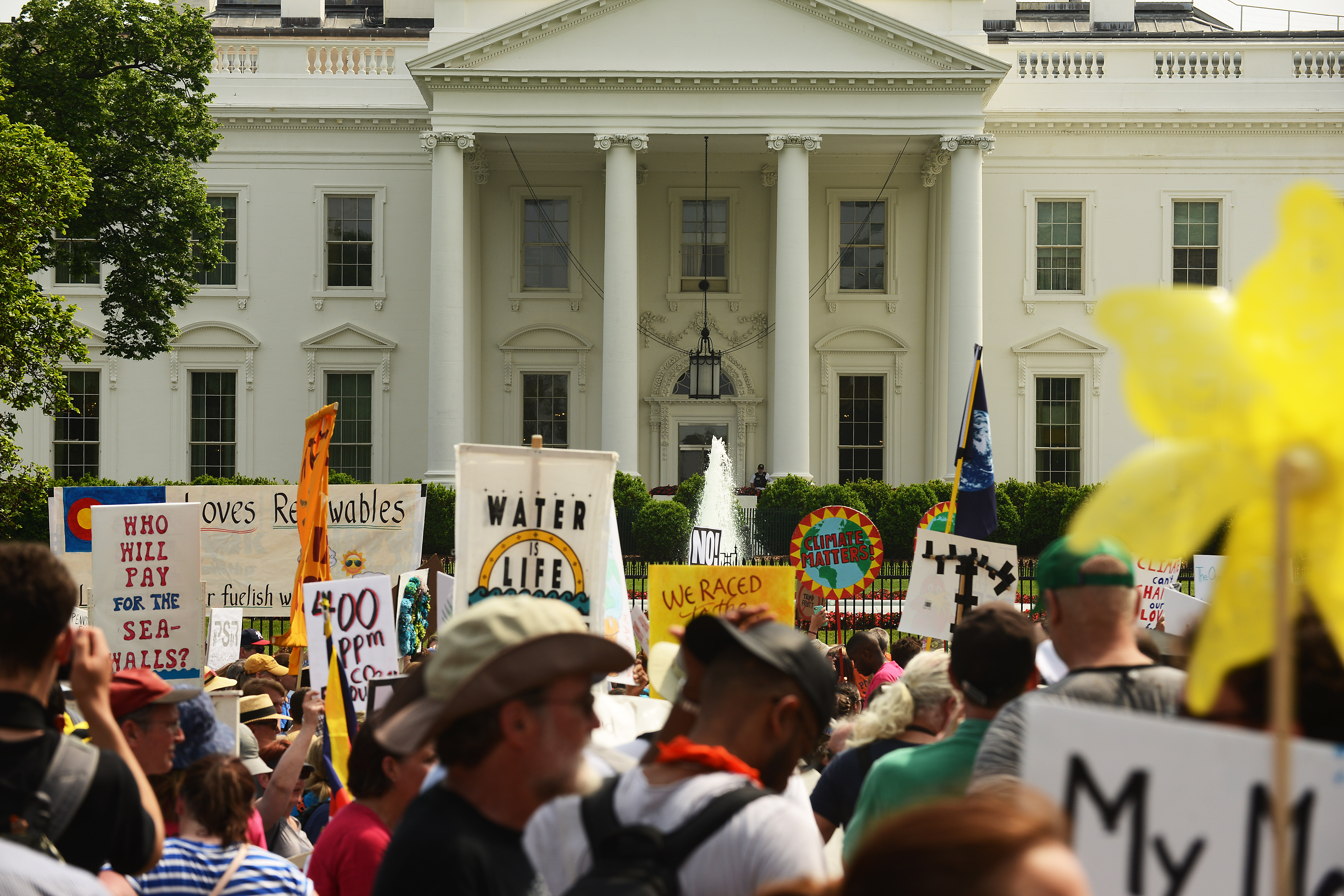 People march near the White House during the People's Climate March in Washington, D.C., on April 29, 2017. (Credit: Astrid Riecken / Getty Images)