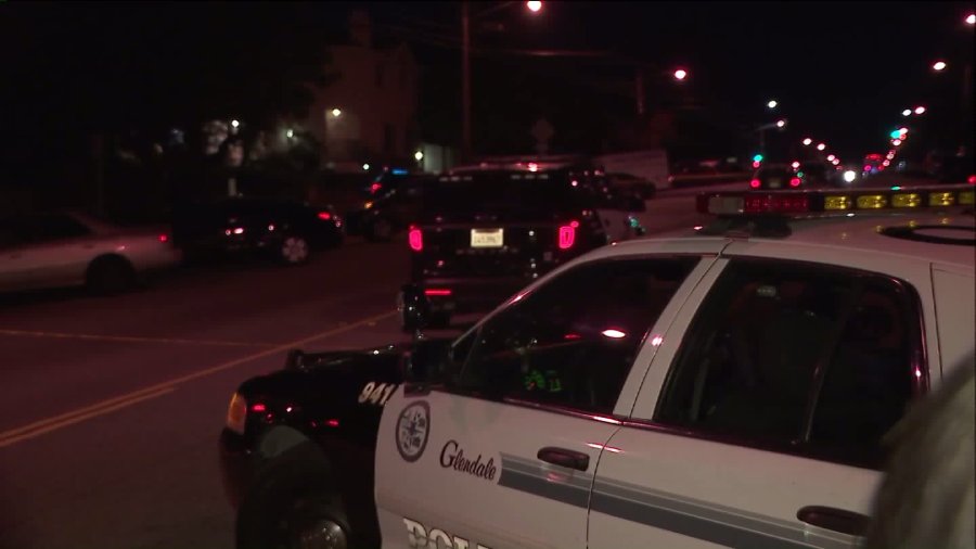 Police respond to the scene of a shooting in Glendale on Aug. 8, 2017. (Credit: KTLA)