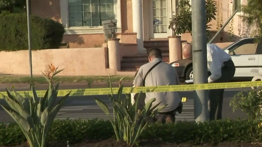 Investigators inspect the scene of the fatal stabbing of security guard Joe Lopez on August 6, 2017 in Sylmar. (Credit: KTLA)