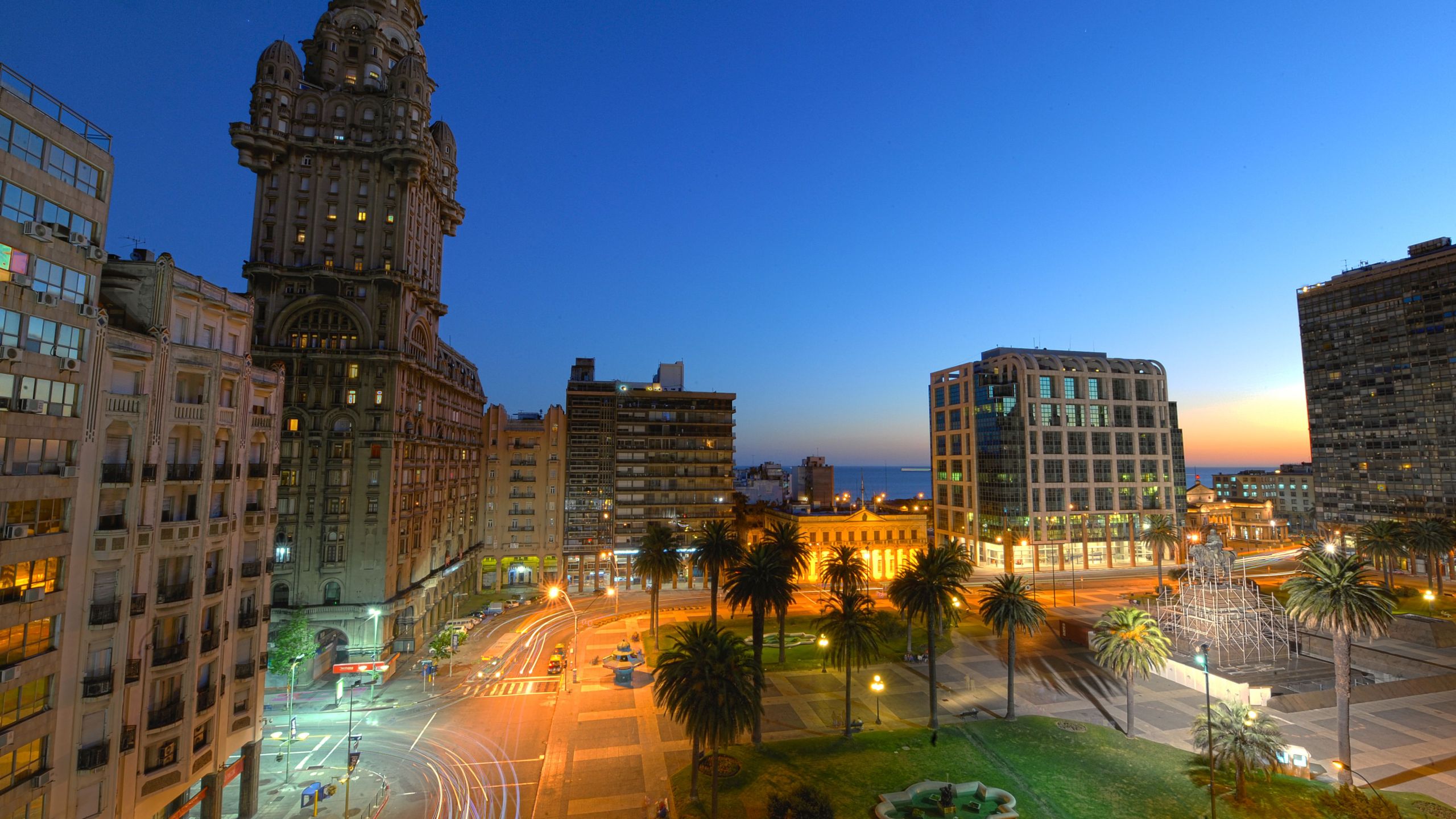 Picture obtained by using HDR technique with five photographs shows Montevideo's Plaza Independecia square, taken on March 31, 2012. (Credit: Pablo Porciuncula / AFP / Getty Images)