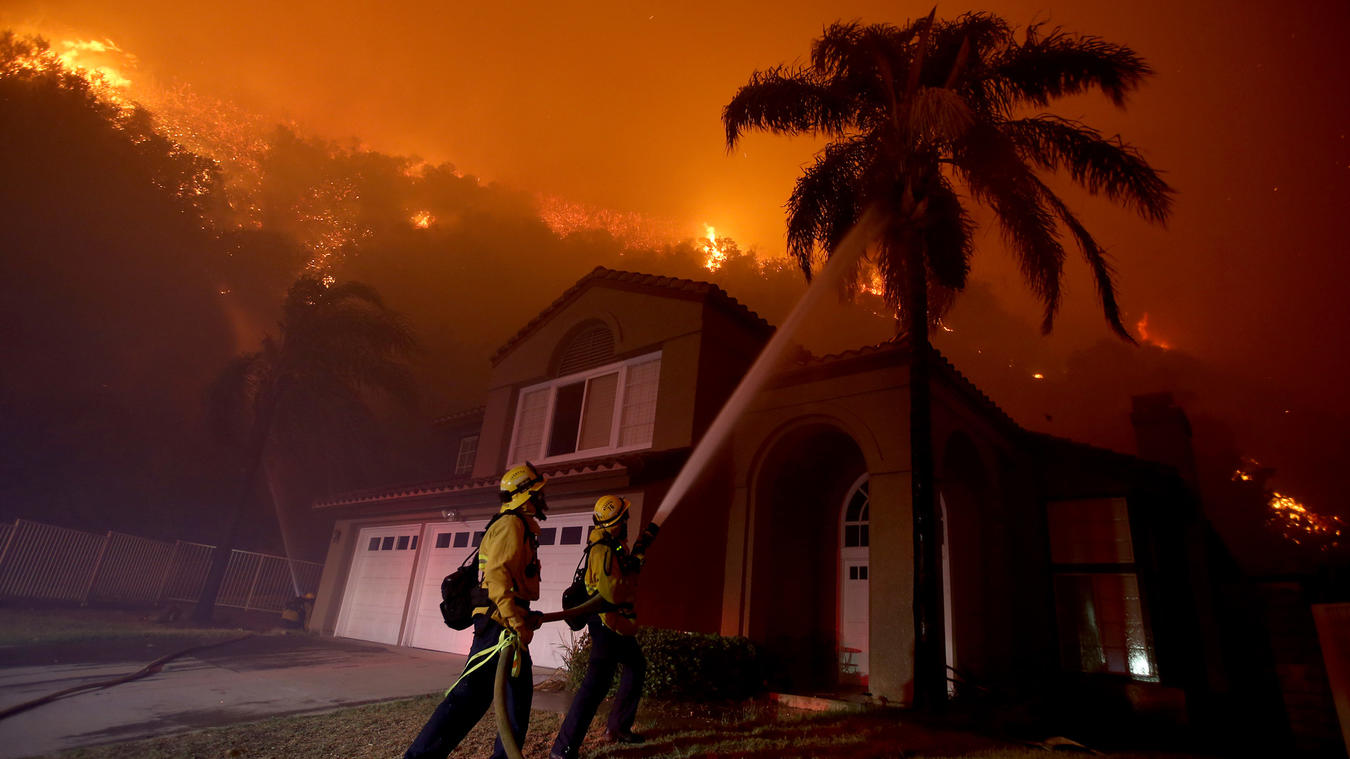 Firefighters battle the Canyon fire as flames threaten a neighborhood in Corona on Sept .25, 2017. (Credit: Luis Sinco)