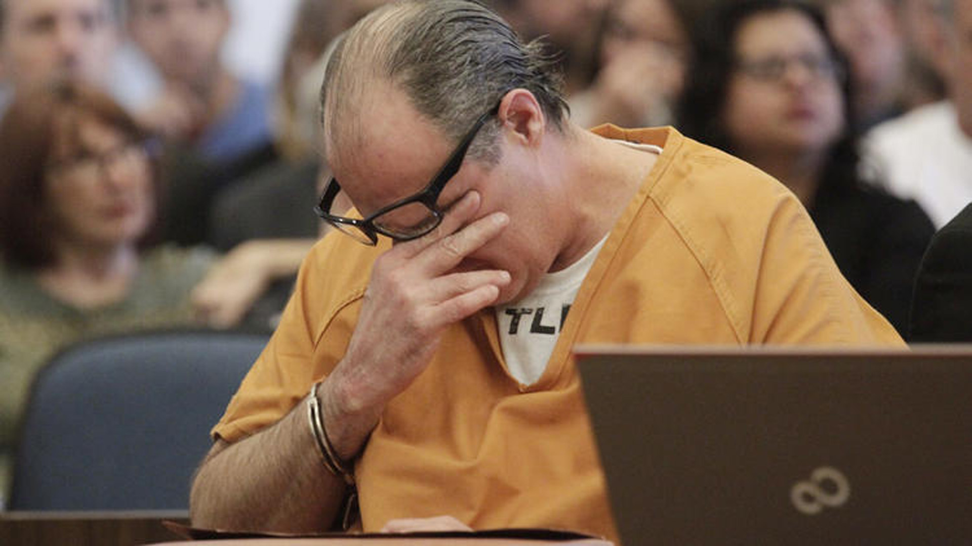 Scott Dekraai, who killed eight people at a Seal Beach salon in 2011, gets emotional inside an Orange County courtroom during victim impact statements at his sentencing on Sept. 22, 2017. (Credit: Irfan Khan / Los Angeles Times)