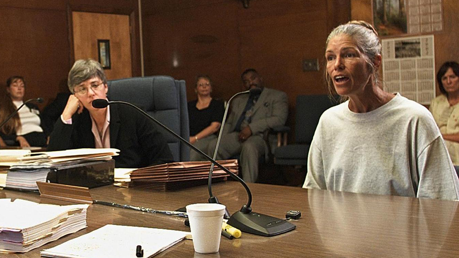 Leslie Van Houten speaks after her parole was denied June 28, 2002, at the California Institution for Women in Corona (Credit: DAMIAN DOVARGANES/AFP/Getty Images)