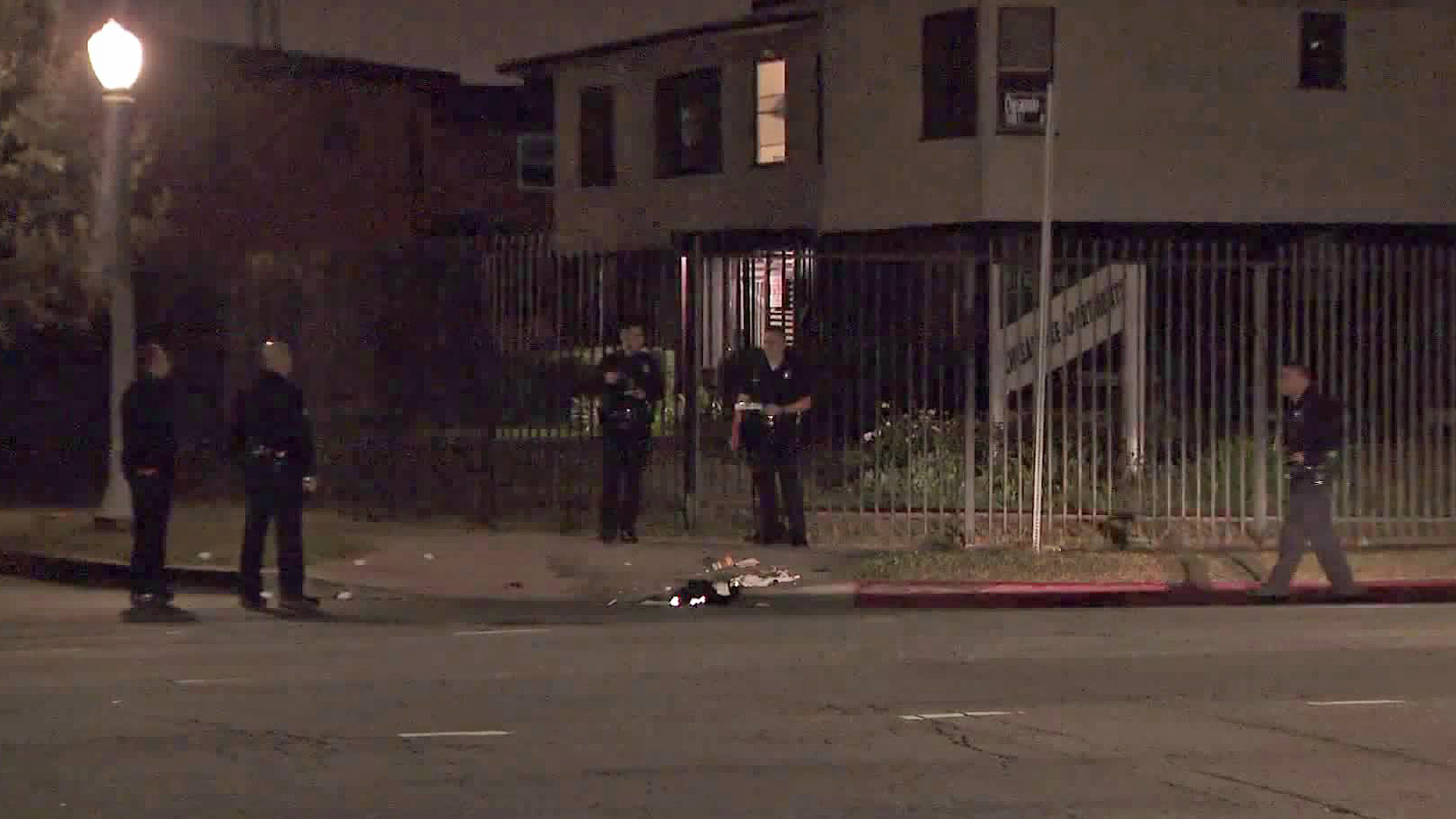 Police investigate a deadly shooting in Crenshaw on Oct. 12, 2017. (Credit: KTLA)