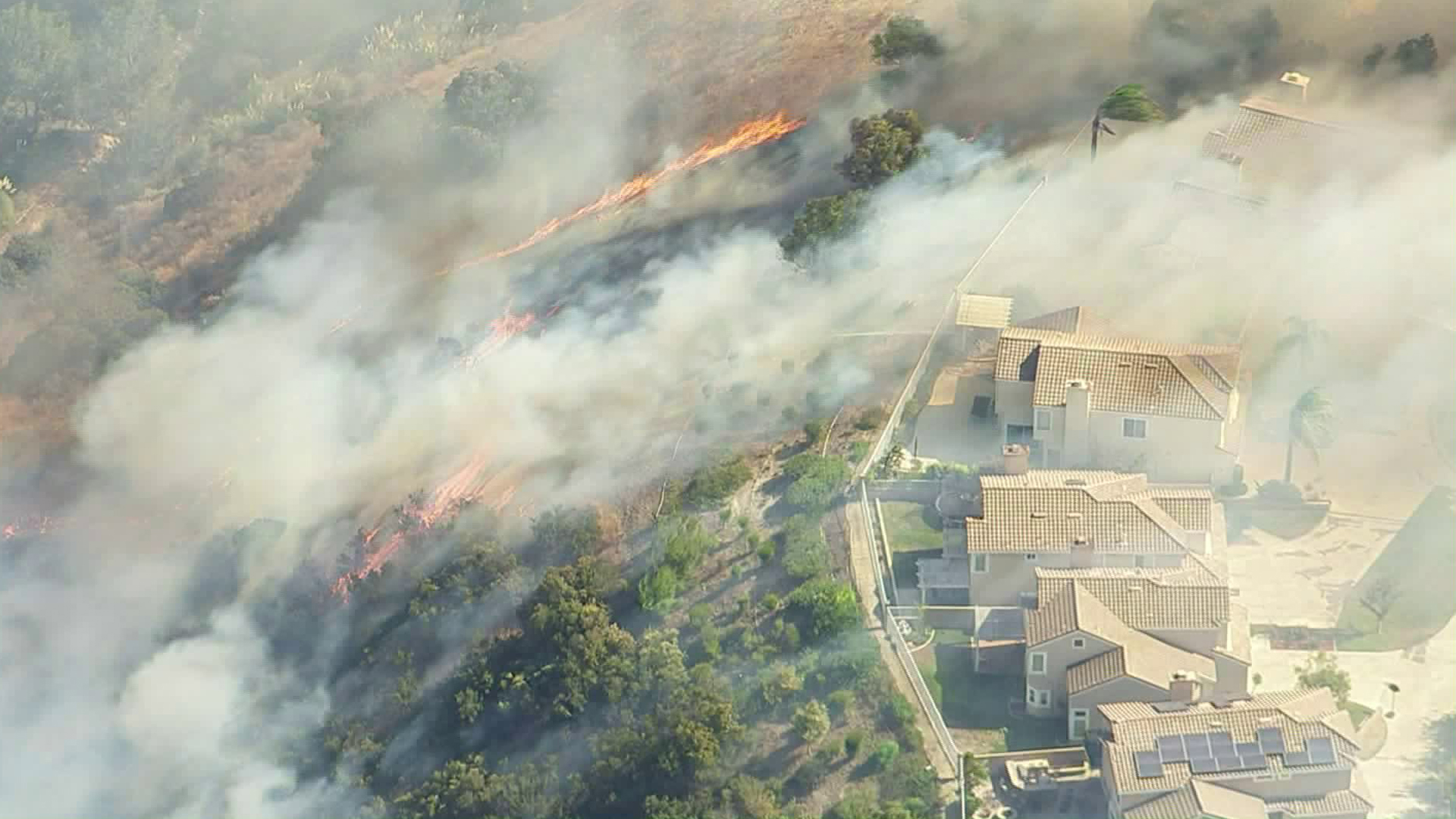 The Canyon Fire 2 burns toward homes in Anaheim on Oct. 9, 2017. (Credit: KTLA)