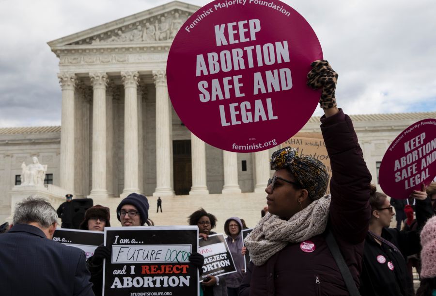 Abortion rights supporters and anti-abortion activists protest outside the U.S. Supreme Court during the 44th annual March for Life on Jan. 27, 2017, in Washington, D.C. (Credit: ZACH GIBSON/AFP/Getty Images)