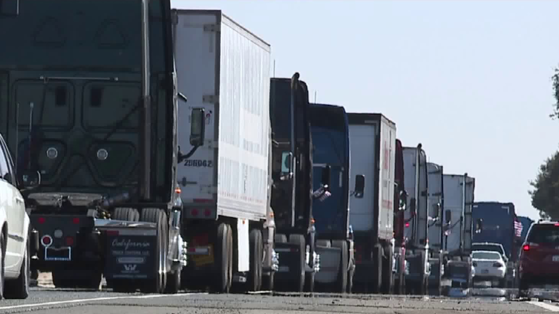 Big rigs snarl traffic in the Sacramento area on Oct. 6, 2017. (Credit: KTXL)