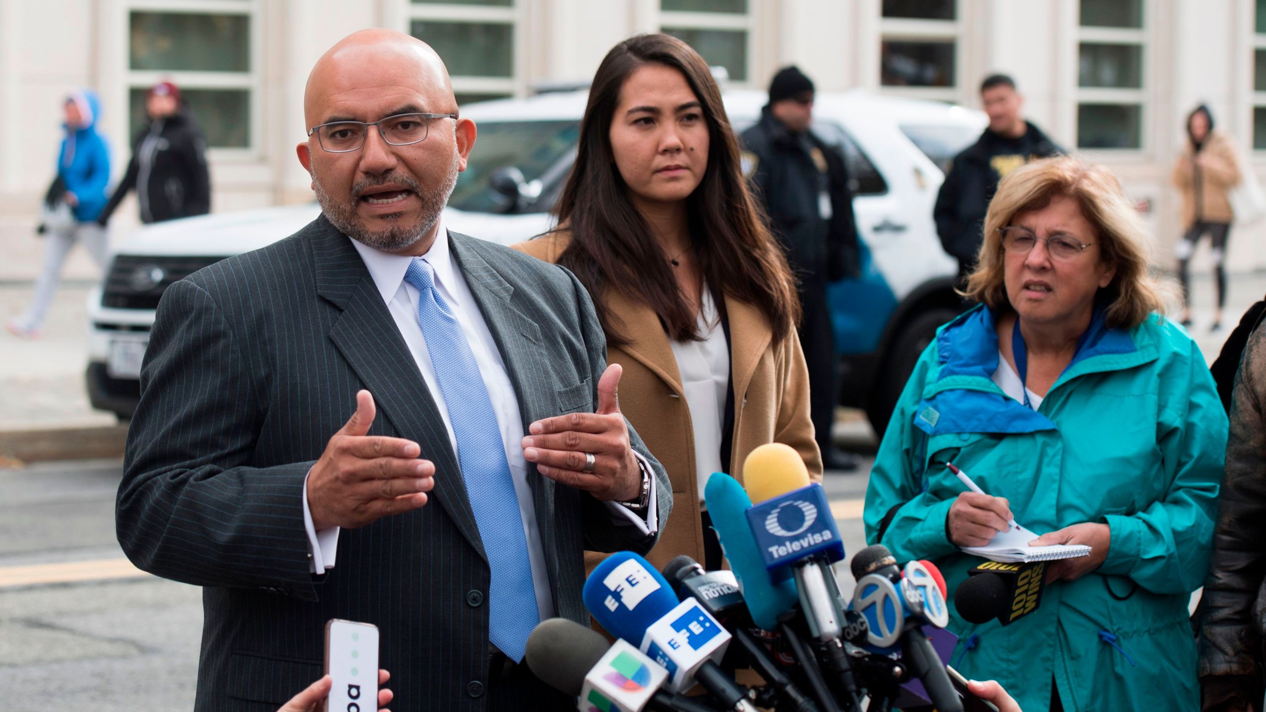 The attorney for Joaquin "El Chapo" Guzman, Eduardo Balarezo, talks with the media after a hearing Nov. 8, 2017, outside Brooklyn Federal Courthouse in New York. (Credit: Don Emmert / AFP / Getty Images)