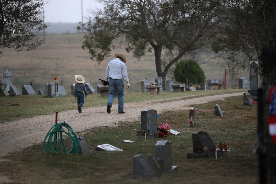 Guests arrive for the graveside service of Ricardo Rodriguez and his wife Therese Rodriguez on Nov. 11, 2017, in Sutherland Springs, Texas. (Credit: Scott Olson / Getty Images)