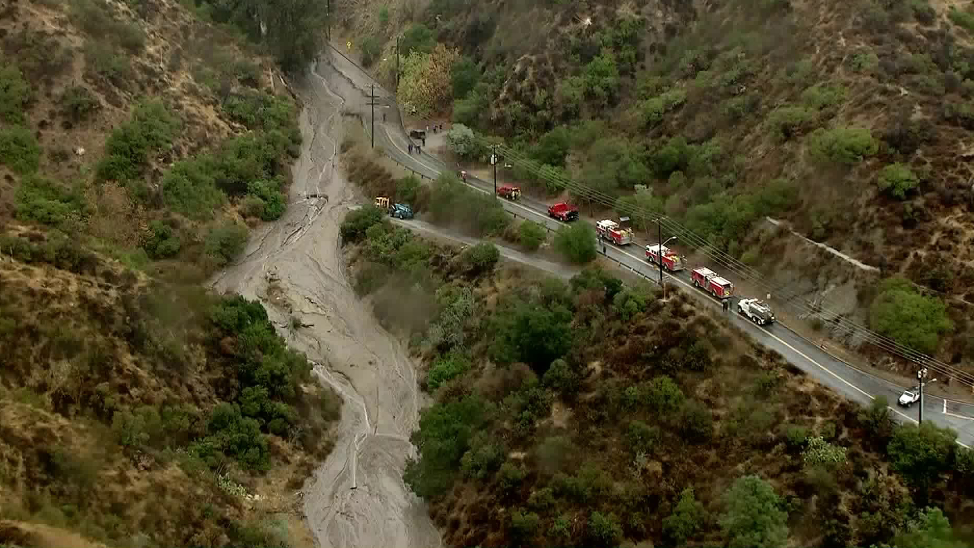 Mud flows block Country Club Lane in Burbank on Jan. 9, 2018. (Credit: KTLA)