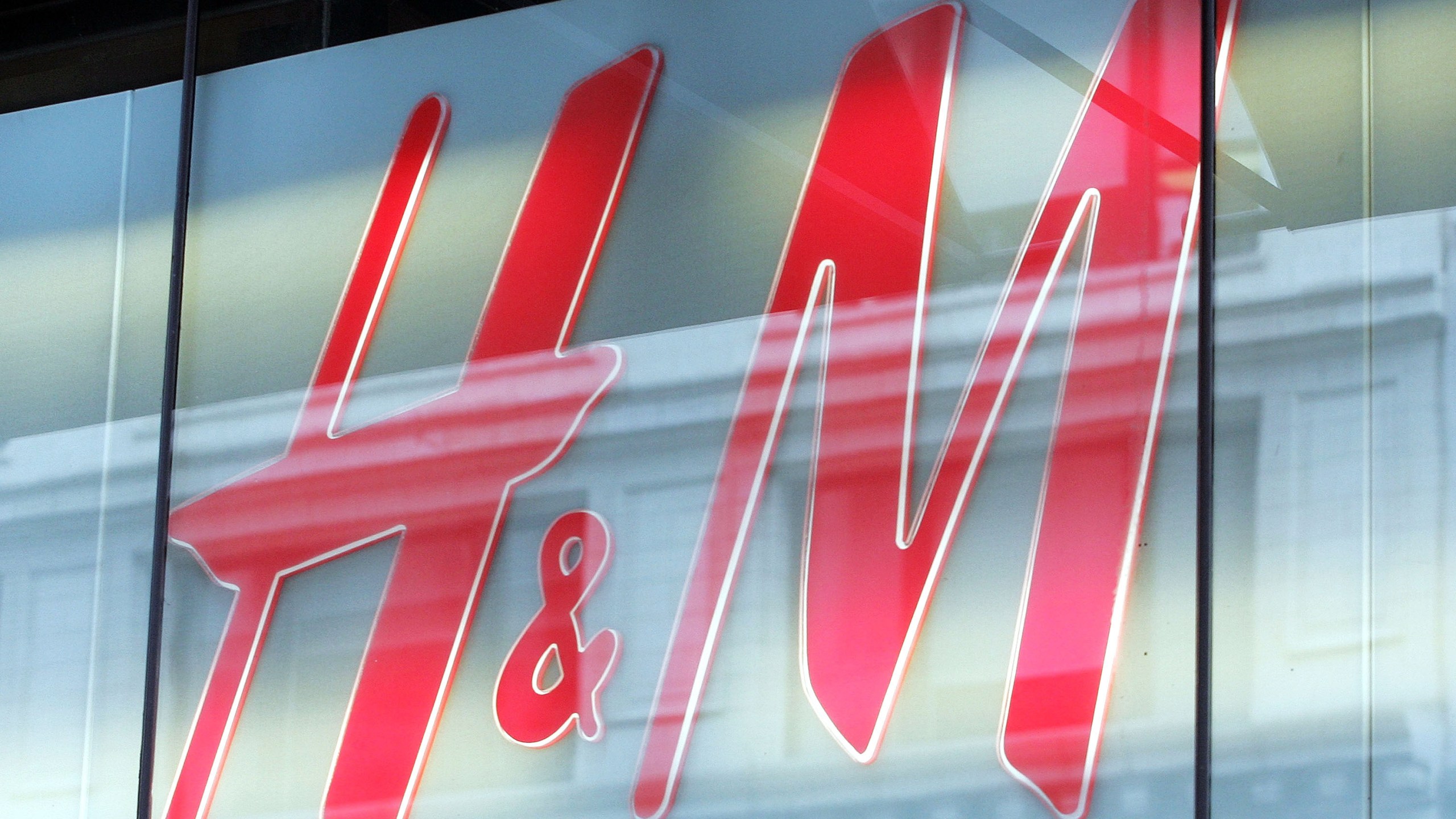 An H&M sign hangs in a window on April 7, 2005 in Chicago. (Credit: Tim Boyle/Getty)