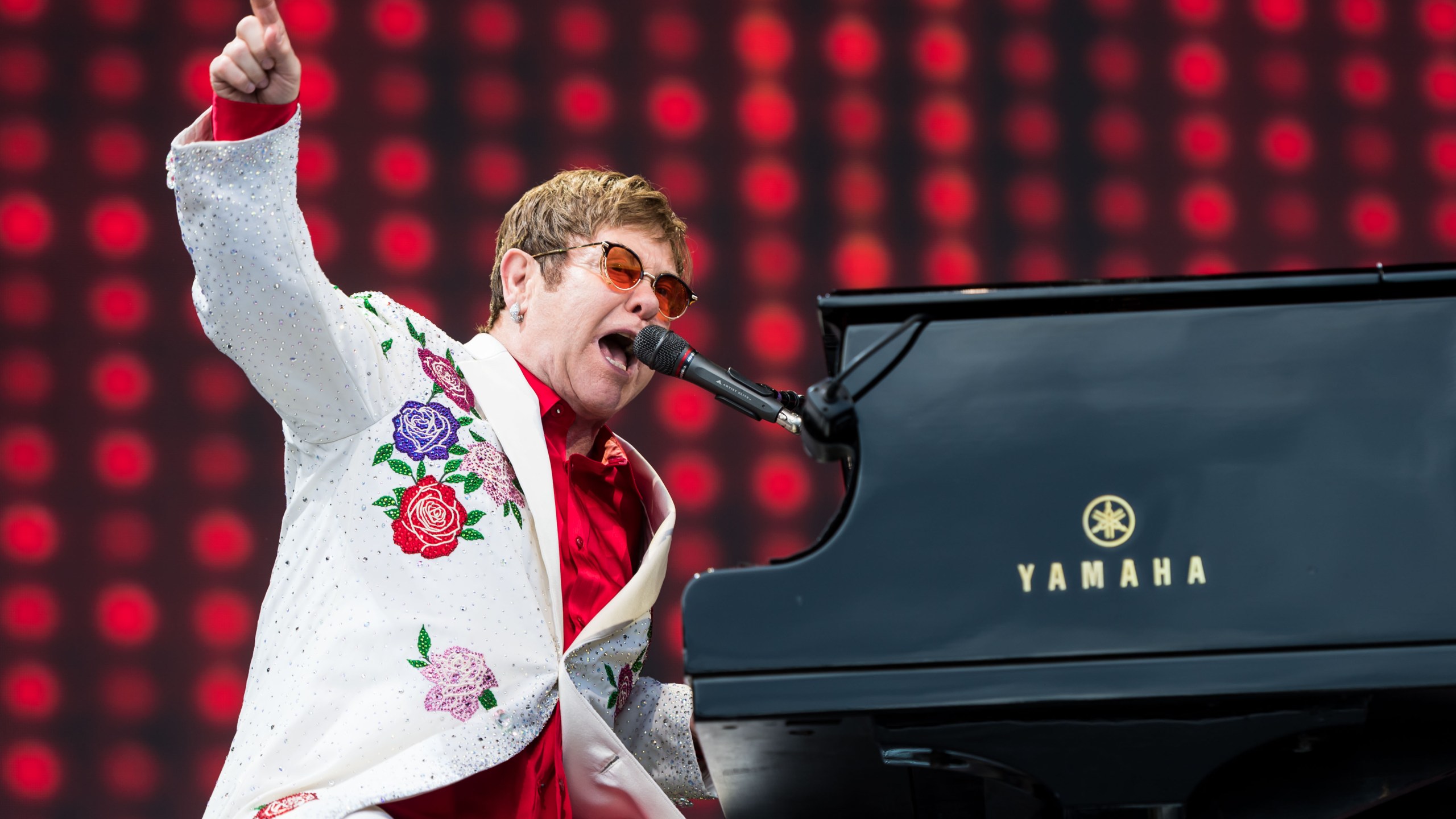 Elton John performs live at Twickenham Stoop in London, England, on June 3, 2017. (Credit: Ian Gavan / Getty Images for Harlequins)