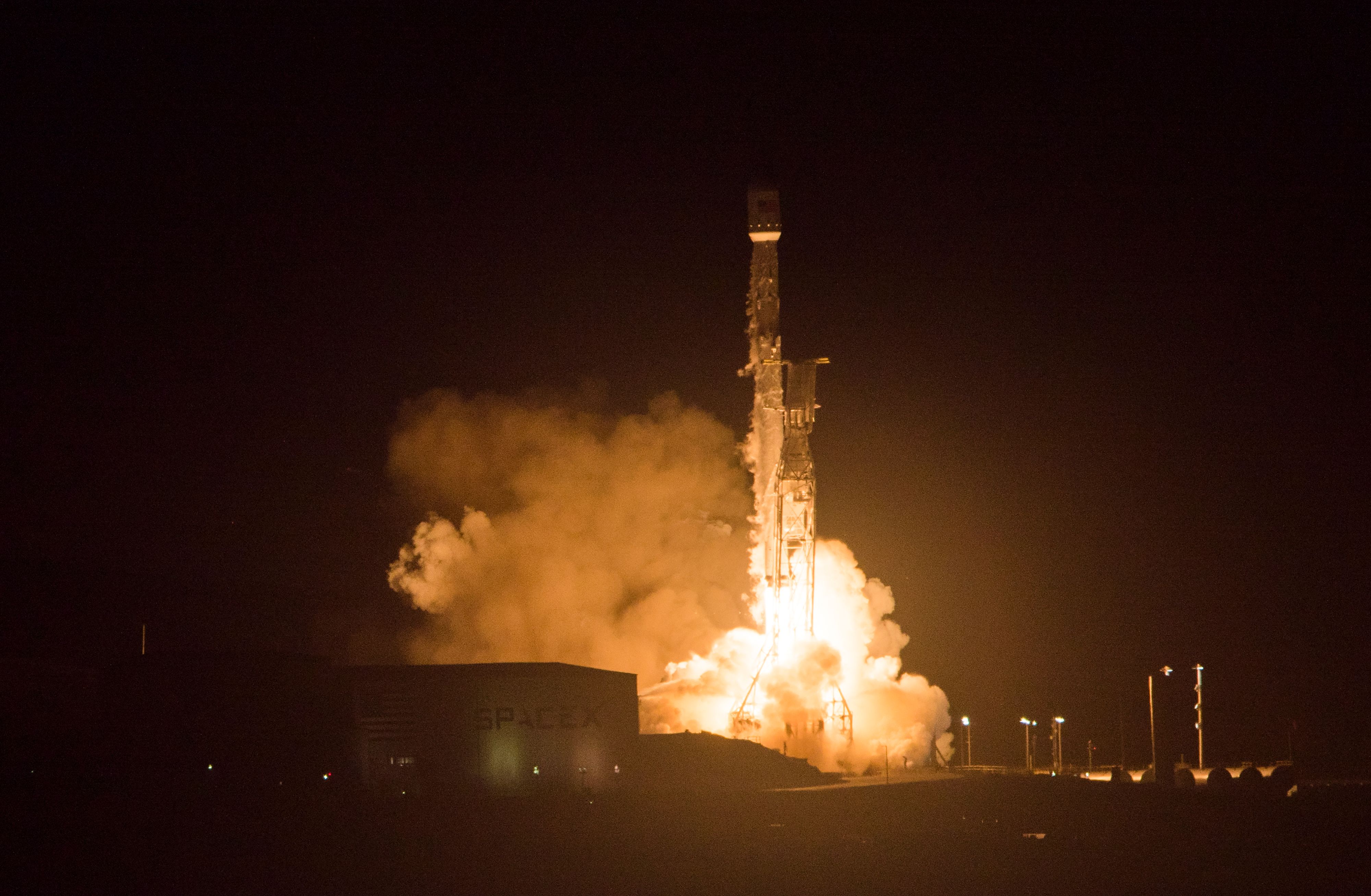 The SpaceX Falcon 9 rocket launches from Vandenberg Air Force Base in Lompoc on Dec. 22, 2017. (Credit: Robyn Beck / AFP / Getty Images)