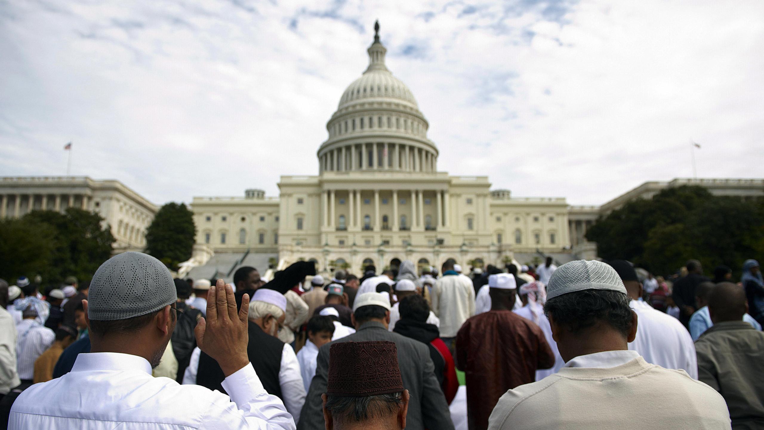 Muslims pray on the west front of the U.S. Capitol on September 25, 2009 in Washington, DC. (Credit: MANDEL NGAN/AFP/Getty Images)