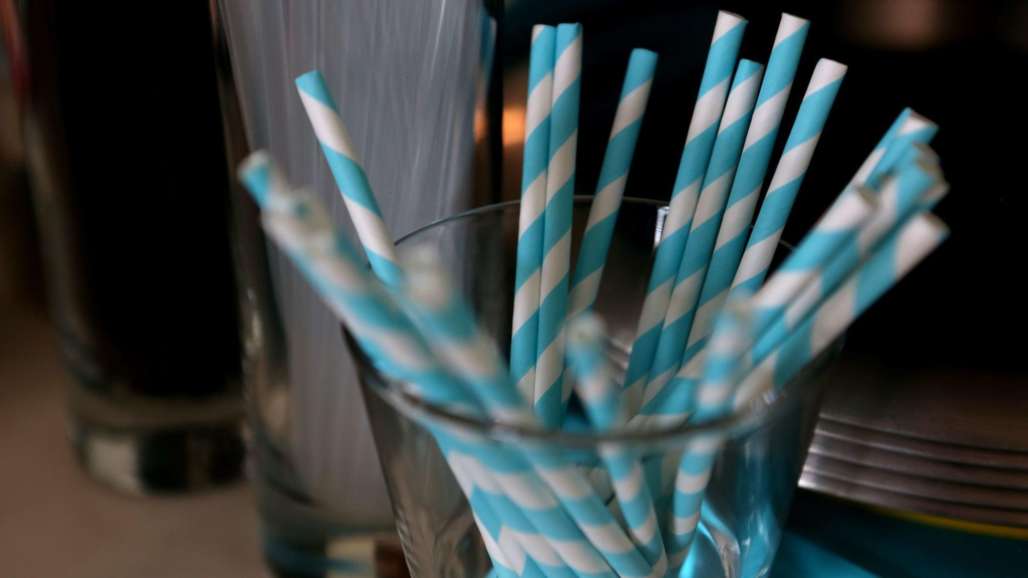 Straws are seen on the bar counter at a restaurant in Los Angeles in this file photo from June 28, 2016. (Credit: Los Angeles Times)