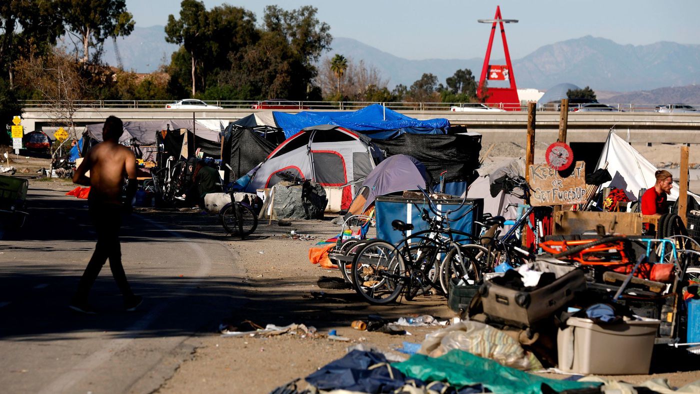 A homeless encampment along the Santa Ana River in Anaheim is seen in January 2018. (Credit: Gary Coronado / Los Angeles Times)