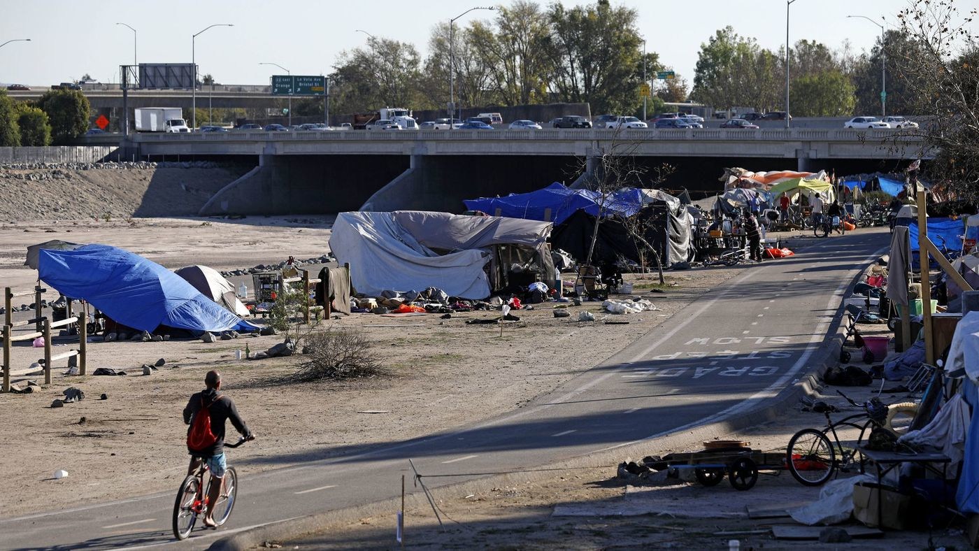 Orange County officials want to clear the county’s largest homeless encampment, a tent city along the Santa Ana River in Anaheim and Orange where several hundred people live as of early 2018. (Credit: Gary Coronado / Los Angeles Times)