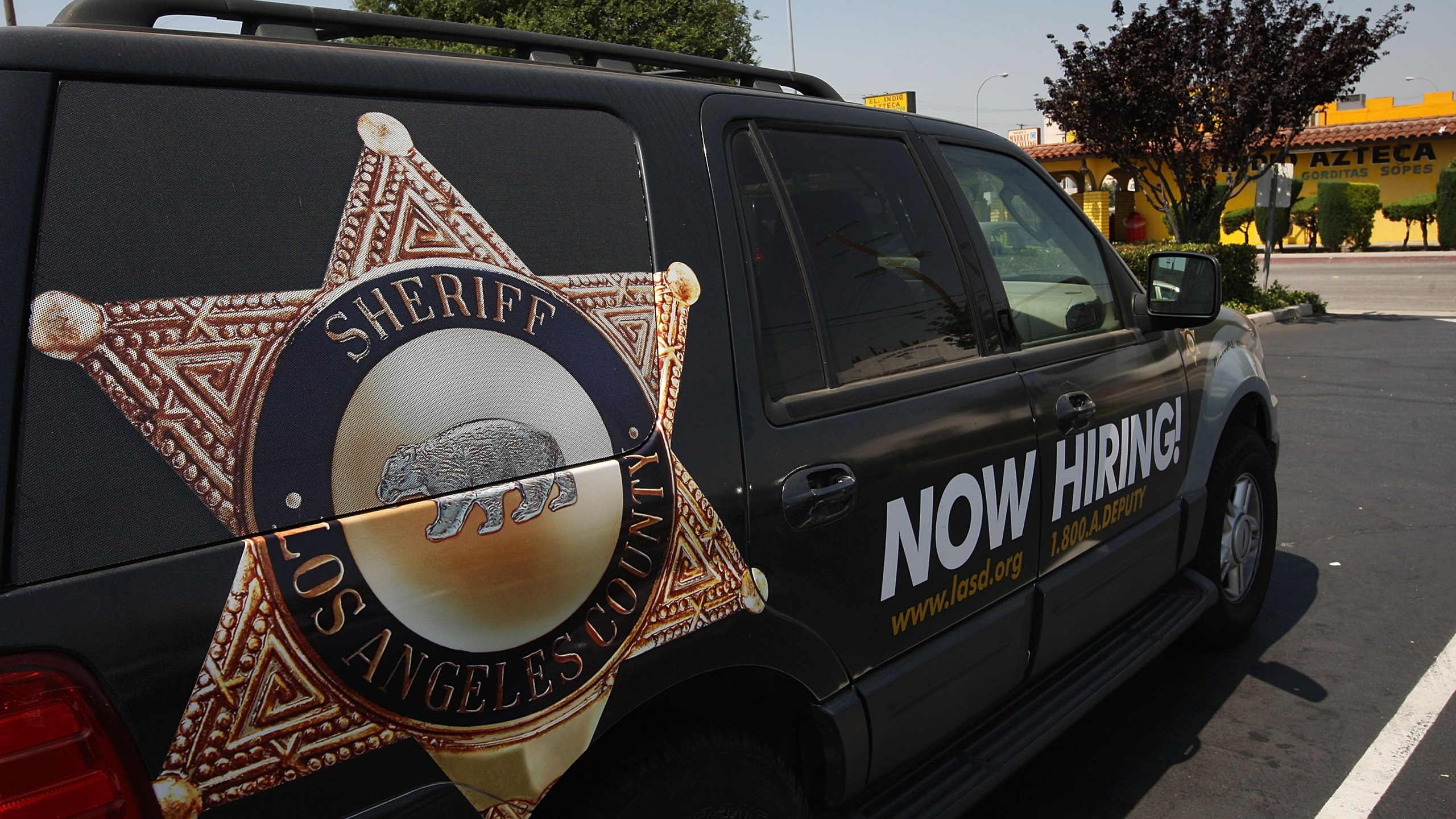 A Los Angeles County sheriff's vehicle that advertises for recruits is parked in the parking lot of the Maywood Police Department as deputies make plans to take over the facility on June 23, 2010. (Credit: David McNew/Getty Images)