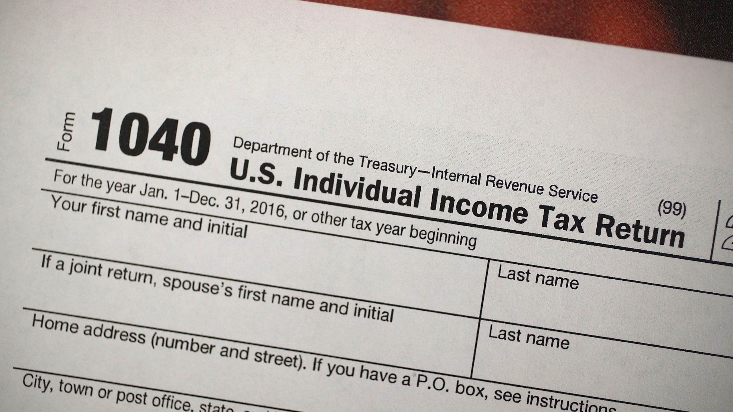 A copy of a IRS 1040 tax form is seen at an H&R Block office in this Dec. 22, 2017 photo. (Credit: Joe Raedle/Getty Images)