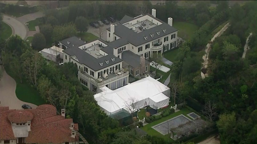 Sky5 aerials show what could be the home hosting President Donald Trump's fundraiser in the Beverly Park area on March 13, 2018. (Credit: KTLA)