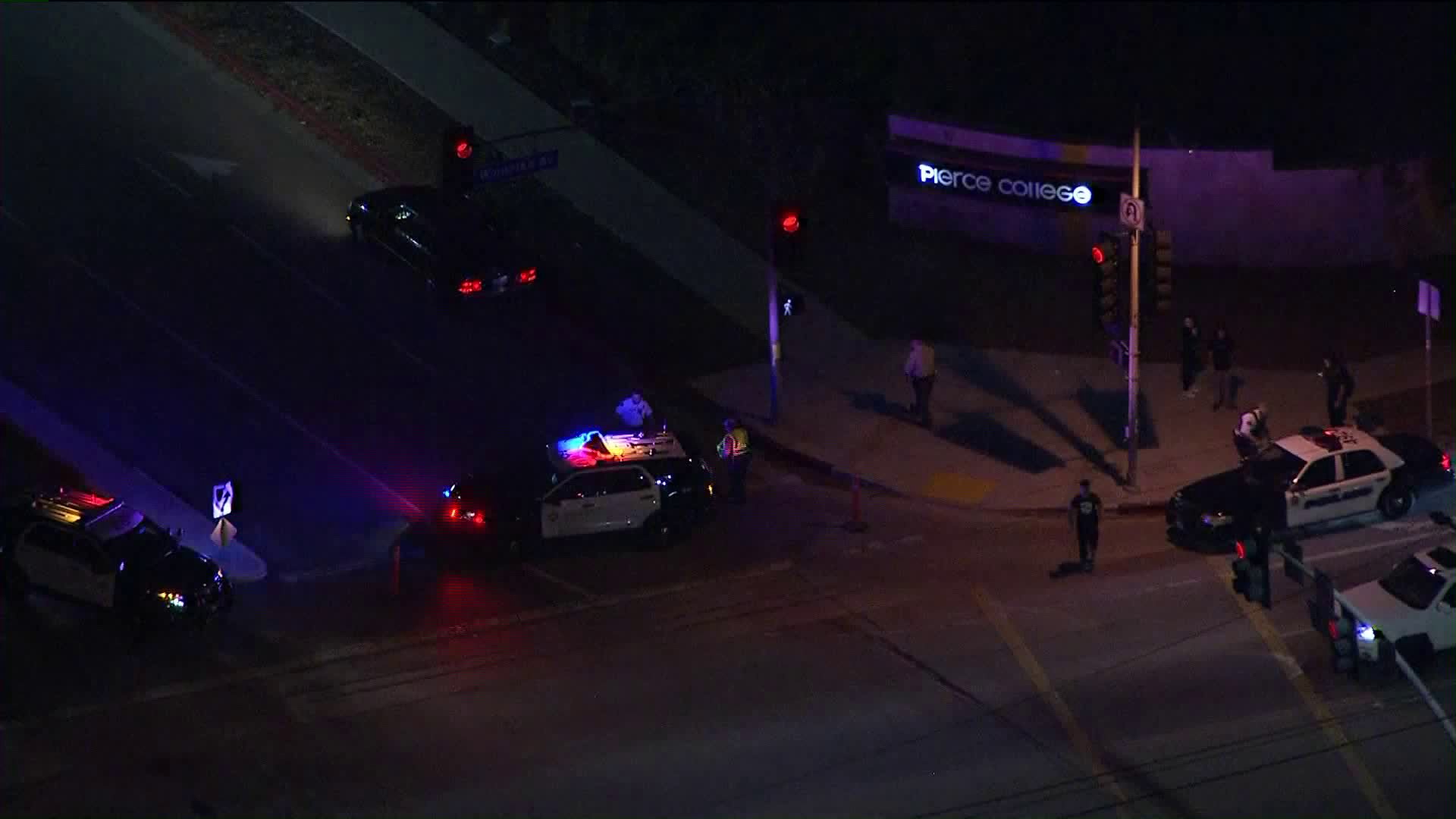 L.A. County sheriff's deputies respond to Pierce College in Woodland Hills after a credible threat against the campus was reported on March 7, 2018. (Credit: KTLA)