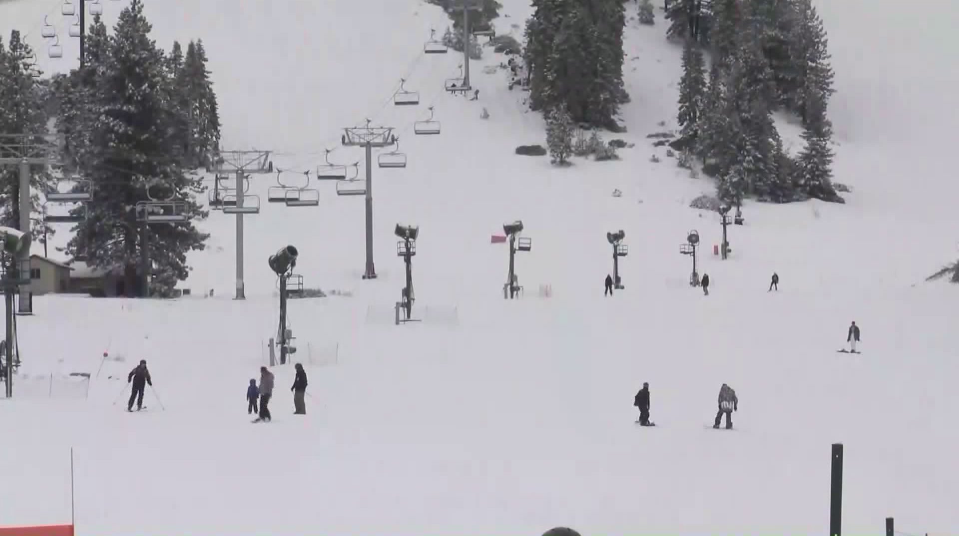 Snow covers the slopes of Snow Valley Mountain Resort in Running Springs, California on March 15, 2018. (Credit: KTLA)