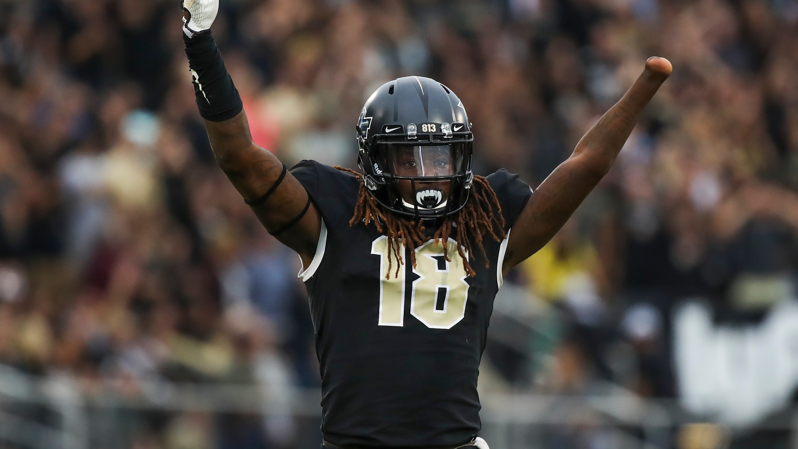 Shaquem Griffin of the UCF Knights reacts prior to a play against the South Florida Bulls at Spectrum Stadium on Nov. 24, 2017 in Orlando, Florida. (Credit: Logan Bowles/Getty Images)