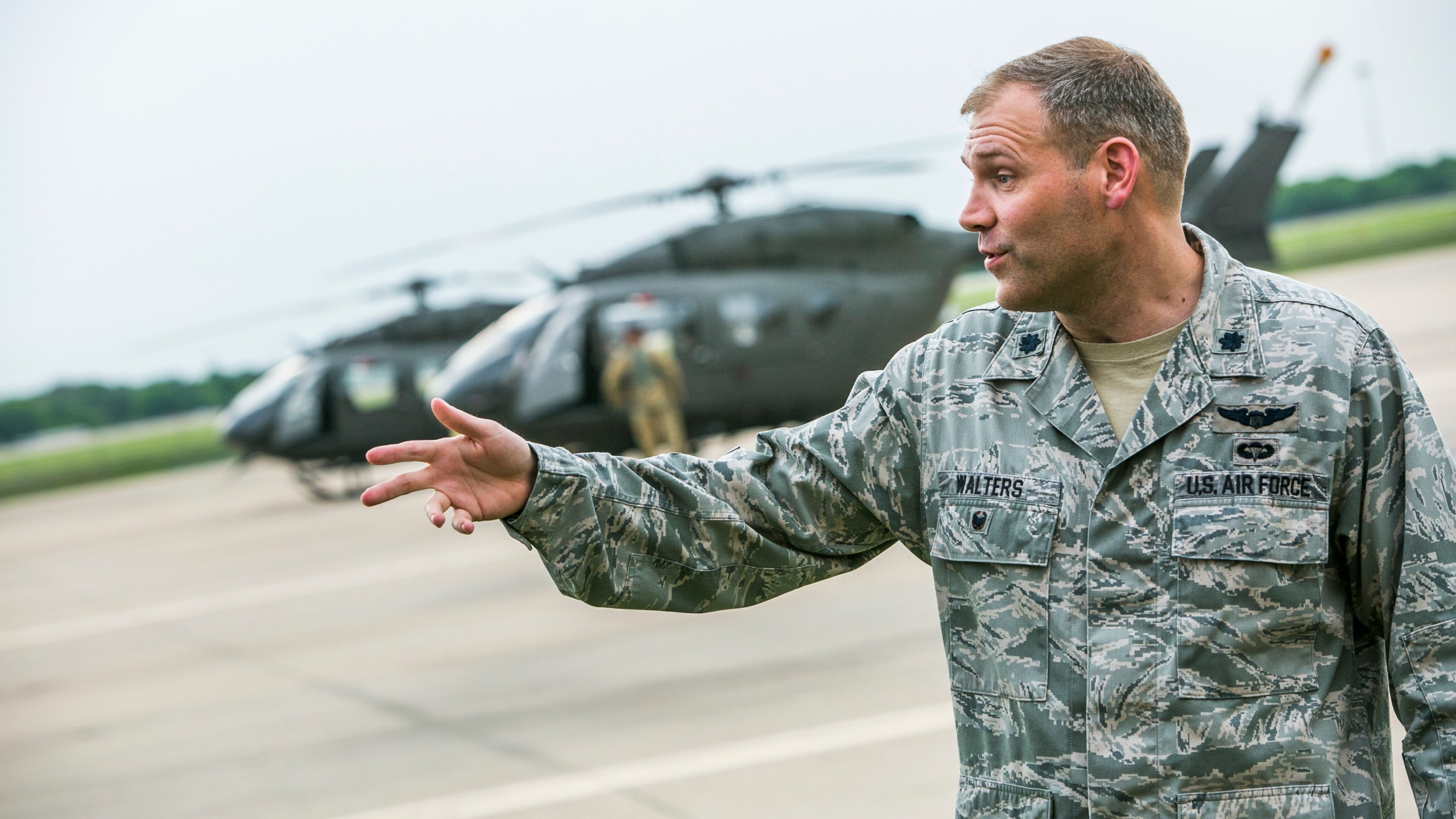 Lt. Col. Travis Walters addresses members of the media on April 6, 2018, in Austin, Texas, where the Texas National Guard announced plans to deploy an expected 250 personnel to the Texas-Mexico border. (Credit: Drew Anthony Smith / Getty Images)