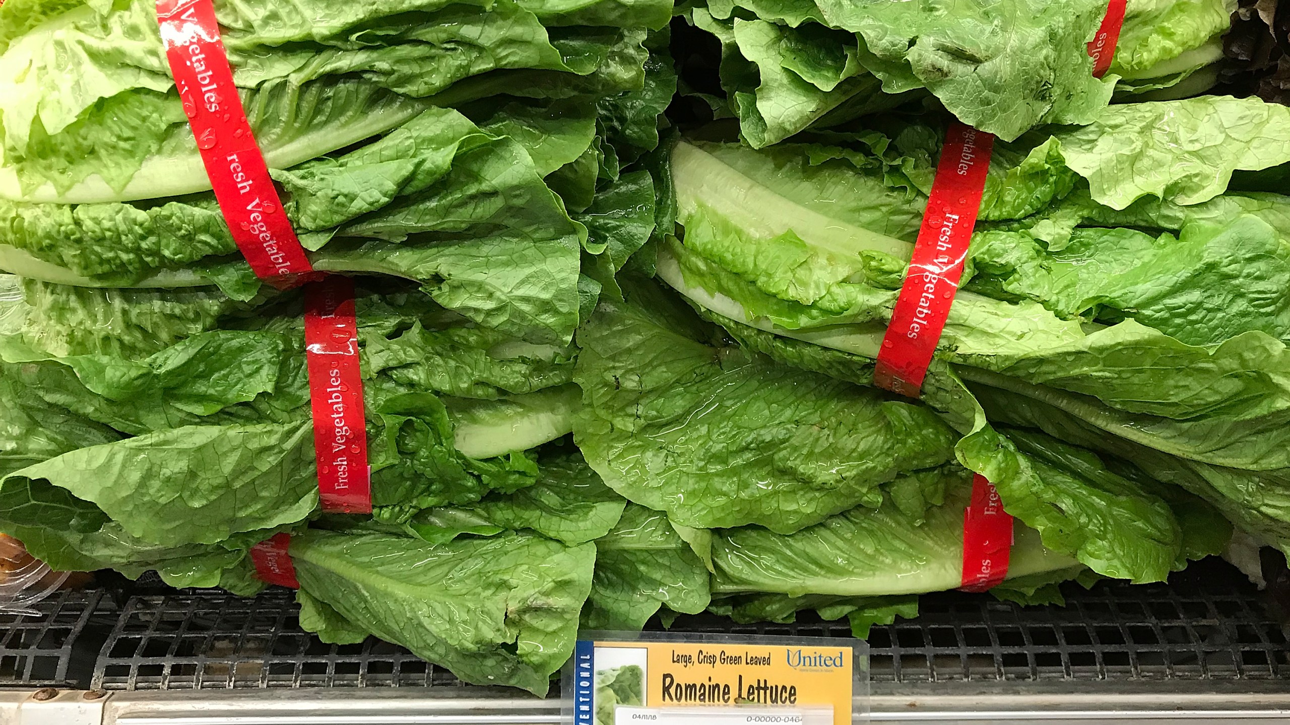 Romaine lettuce is displayed on a shelf at a supermarket in San Rafael on April 23, 2018. (Credit: Justin Sullivan / Getty Images)