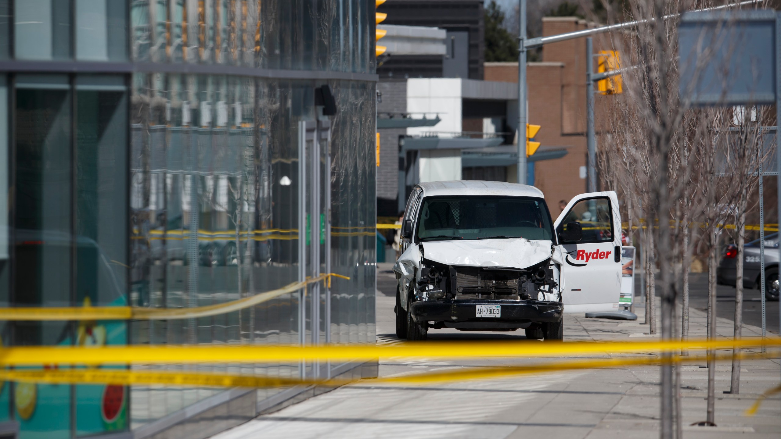 Police inspect a van suspected of mowing down pedestrians in Toronto, Ontario, Canada, on April 23, 2018. (Credit: Cole Burston/Getty Images)