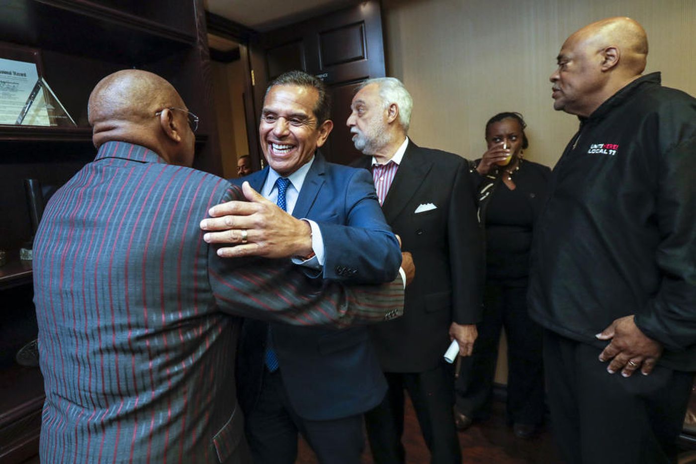 Former Los Angeles Mayor Antonio Villaraigosa meets African American leaders at the Los Angeles Sentinel on May 3, 2018. (Credit: Irfan Khan / Los Angeles Times)