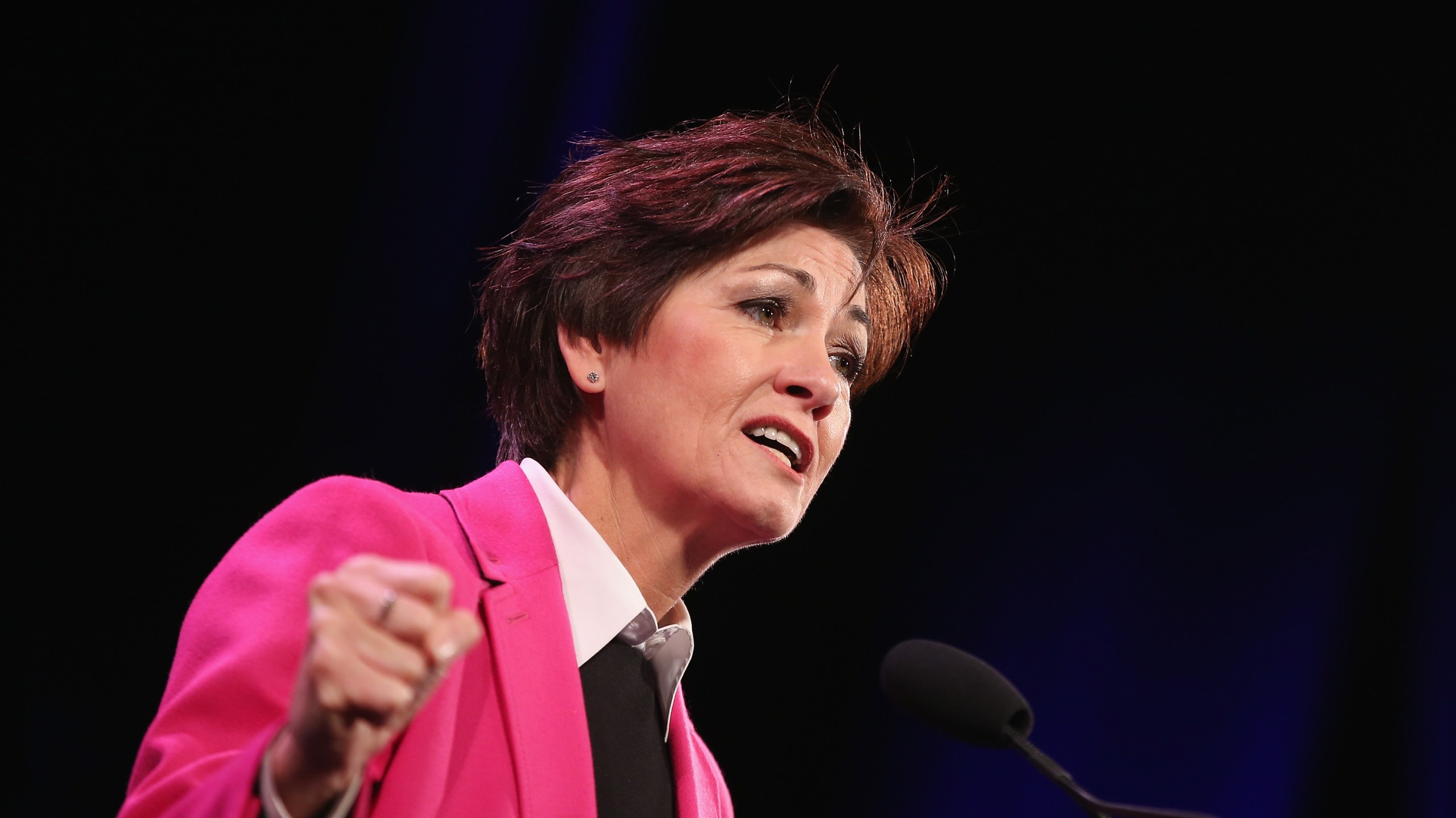 Kim Reynolds speaks to guests at the Iowa Freedom Summit on Jan. 24, 2015 in Des Moines, Iowa. (Credit: Scott Olson/Getty Images)