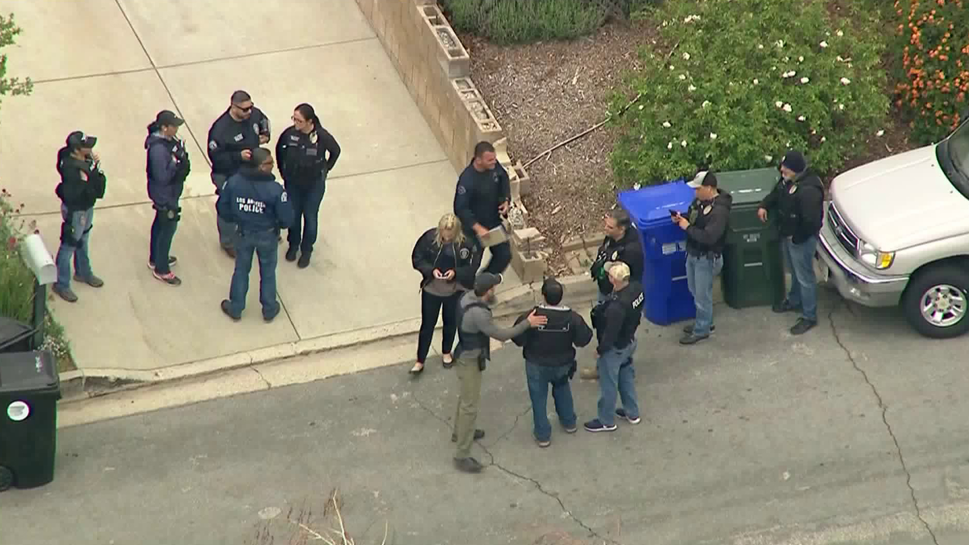 Officials respond to a barricaded situation in La Crescenta on May 2, 2018. (Credit: KTLA)