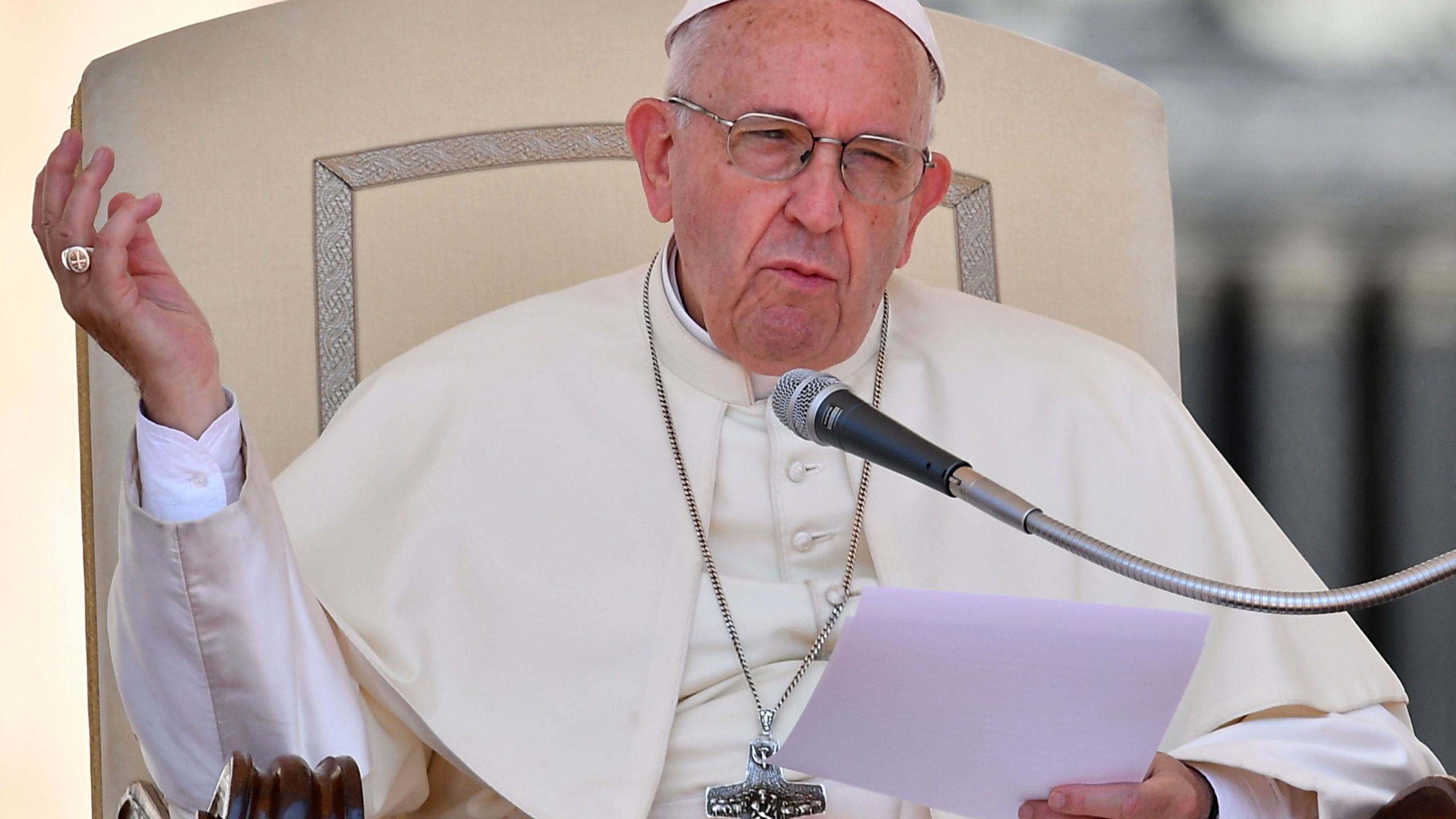 Pope Francis addresses faithfuls in St Peters square at the Vatican during his weekly general audience on June 20, 2018. (Credit: VINCENZO PINTO/AFP/Getty Images)