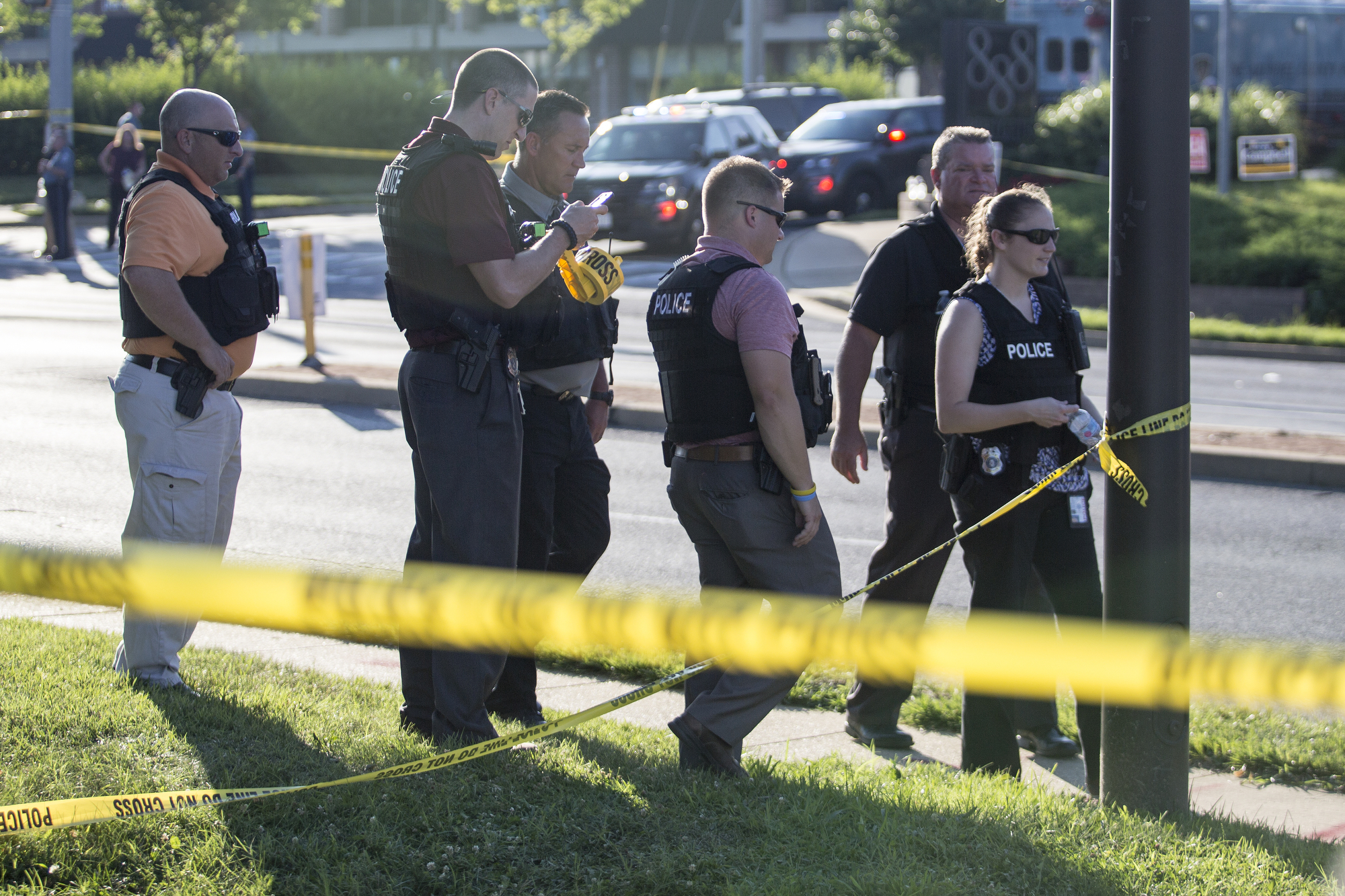 Police respond to a shooting on June 28, 2018, in Annapolis, Maryland. (Credit: Alex Wroblewski/Getty Images)