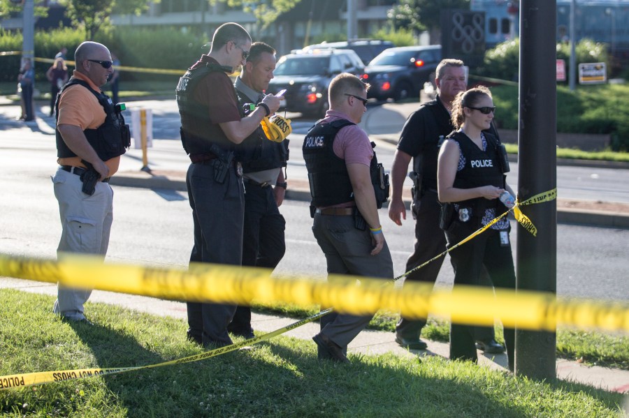 Police respond to a shooting on June 28, 2018, in Annapolis, Maryland. (Credit: Alex Wroblewski/Getty Images)