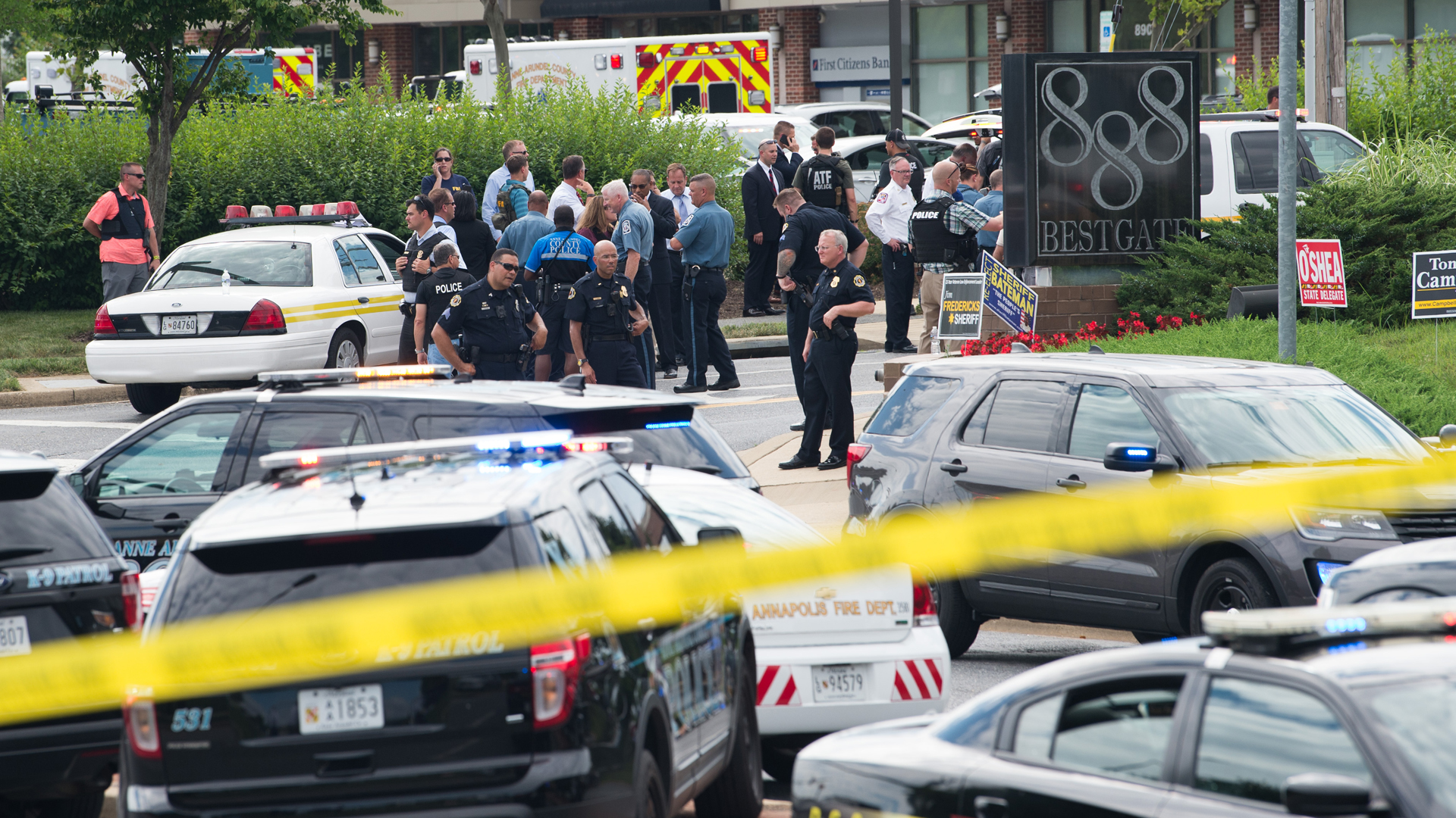 Police respond to a shooting at the offices of the Capital Gazette, a daily newspaper, in Annapolis, Maryland. (Credit: SAUL LOEB/AFP/Getty Images)