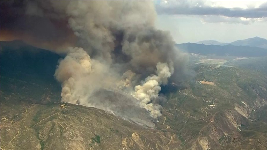 The Cranston Fire quickly exploded to 800 acres as it headed toward Idyllwild on July 25, 2018. (Credit: KTLA)