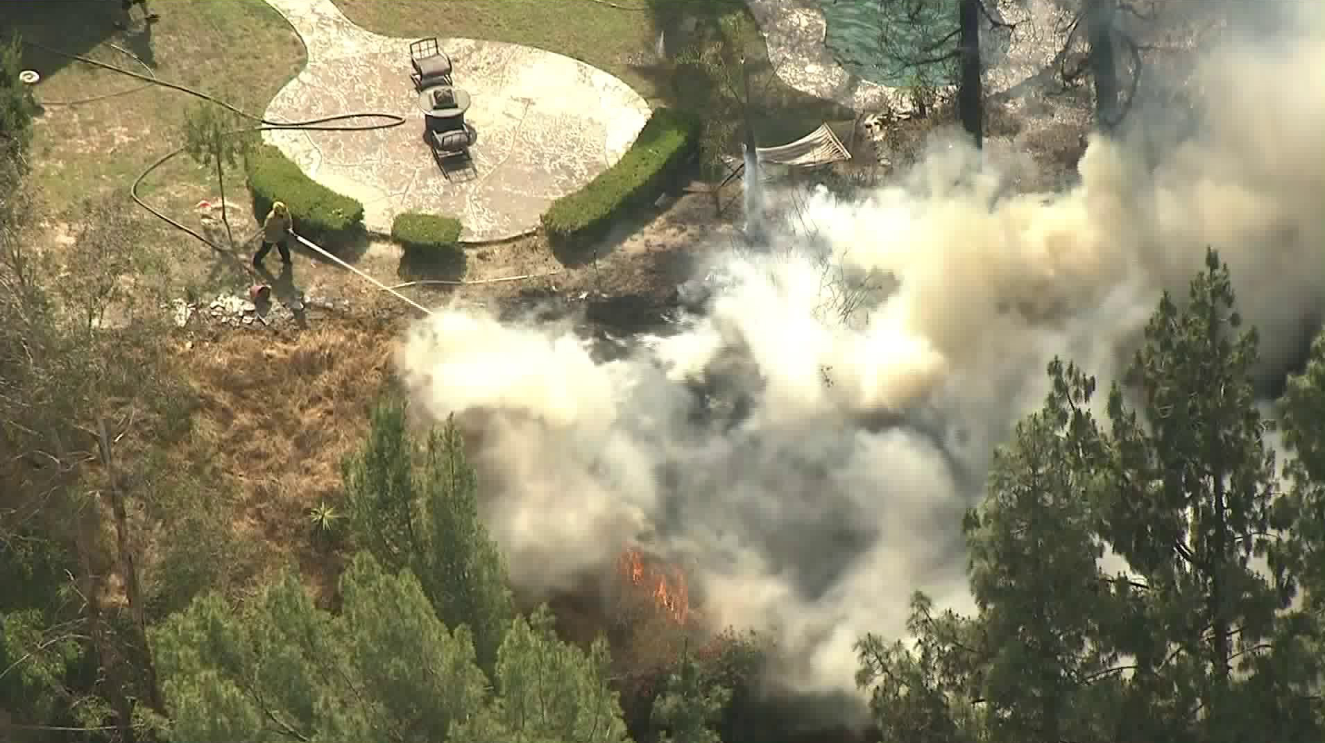 The Los Angeles Fire Department battles a one-acre blaze in Granada Hills on July 7, 2018. (Credit: KTLA)