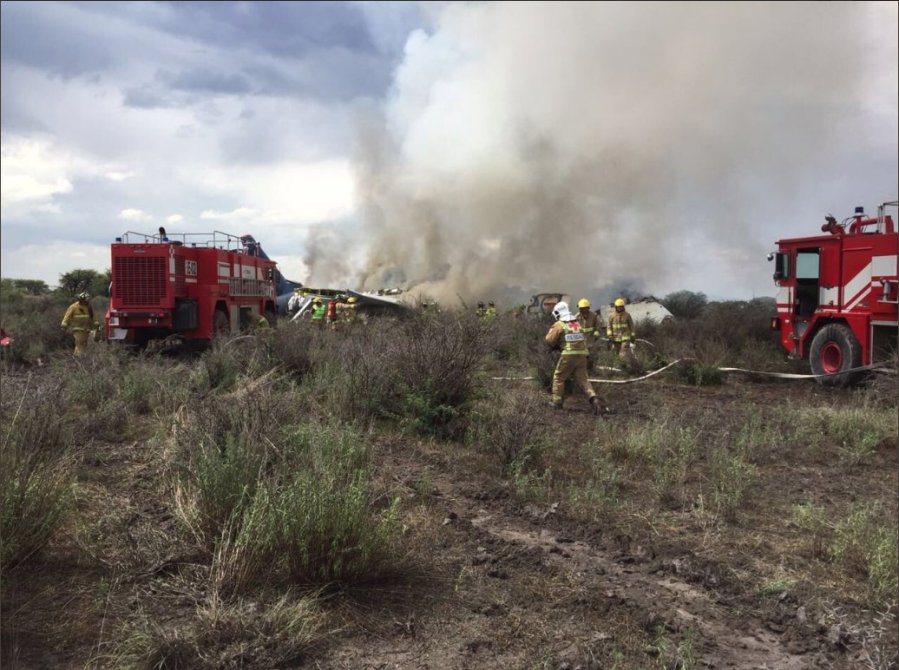 Crews respond to an airline "accident" in Durango, Mexico on July 31, 2018. (Credit: Durango Civil Protection via CNN)