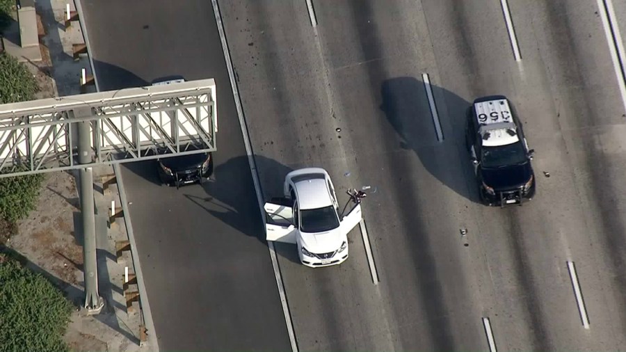 Authorities investigate following a car-to-car shooting on the 91 Freeway on Aug. 17, 2018. (Credit: KTLA)