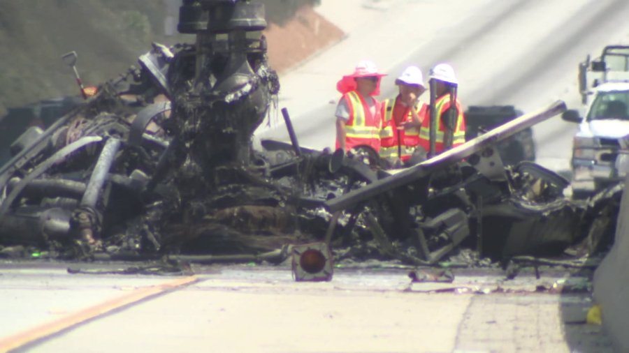 Authorities respond to a deadly tanker truck crash on the 105 Freeway in Hawthorne on Aug. 24, 2018. (Credit: KTLA)