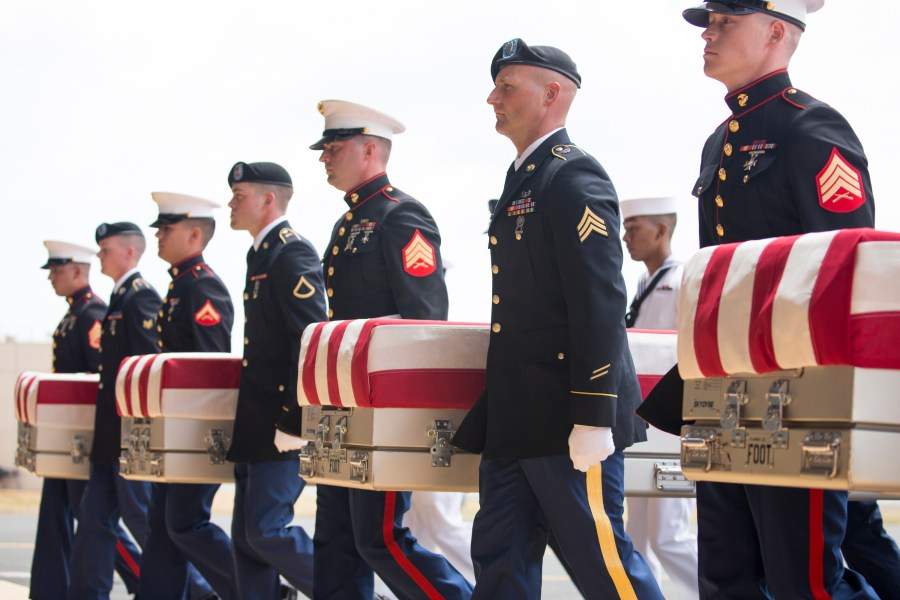 U.S. service members carry the presumed remains of Korean War soldiers at Hangar 19 Joint base Pearl Harbor Hickam on Aug. 1, 2018, in Honolulu, Hawaii. (Credit: Kat Wade / Getty Images)